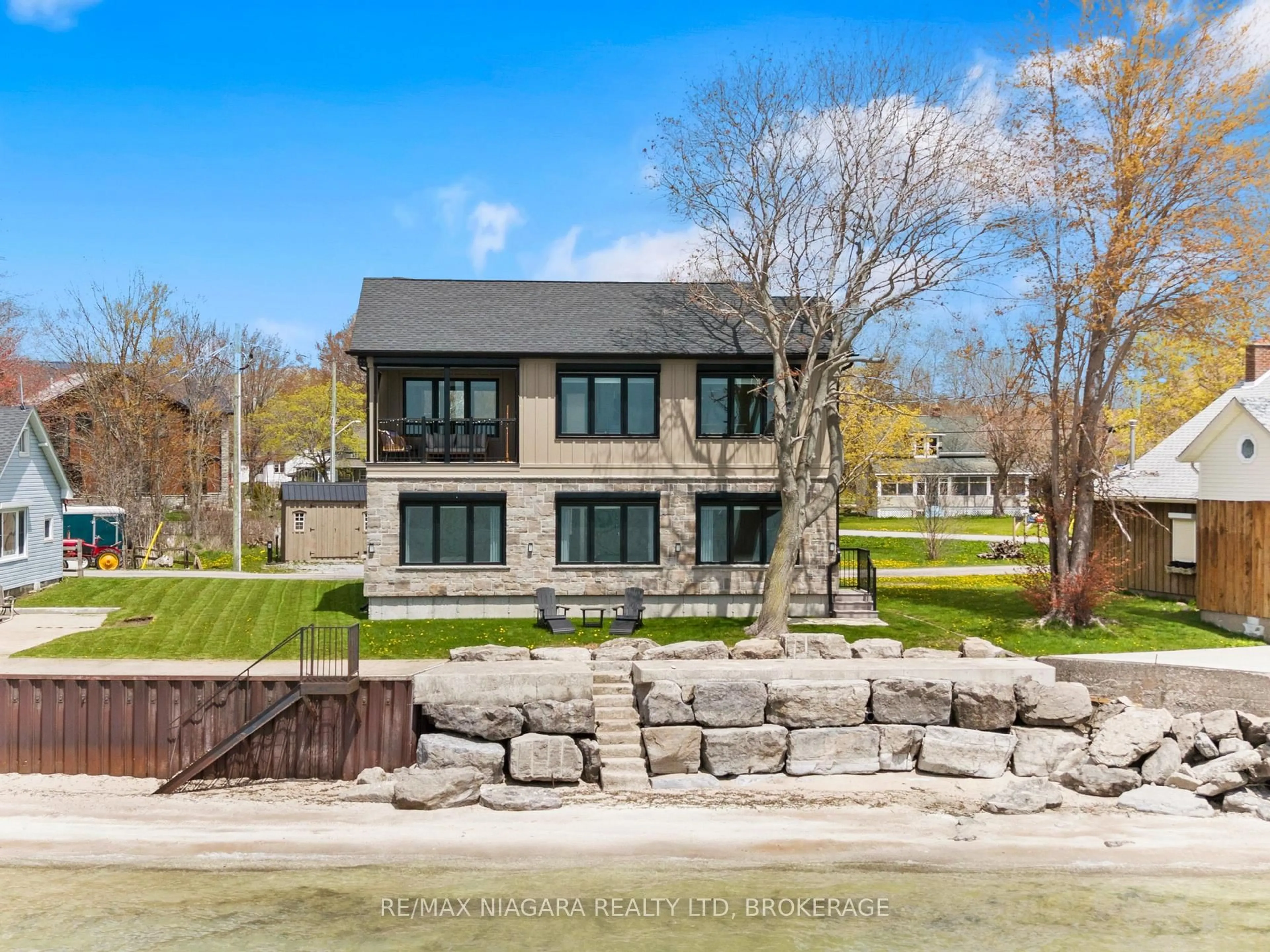 Home with brick exterior material, unknown for 11605 Beach Rd, Wainfleet Ontario L0S 1V0