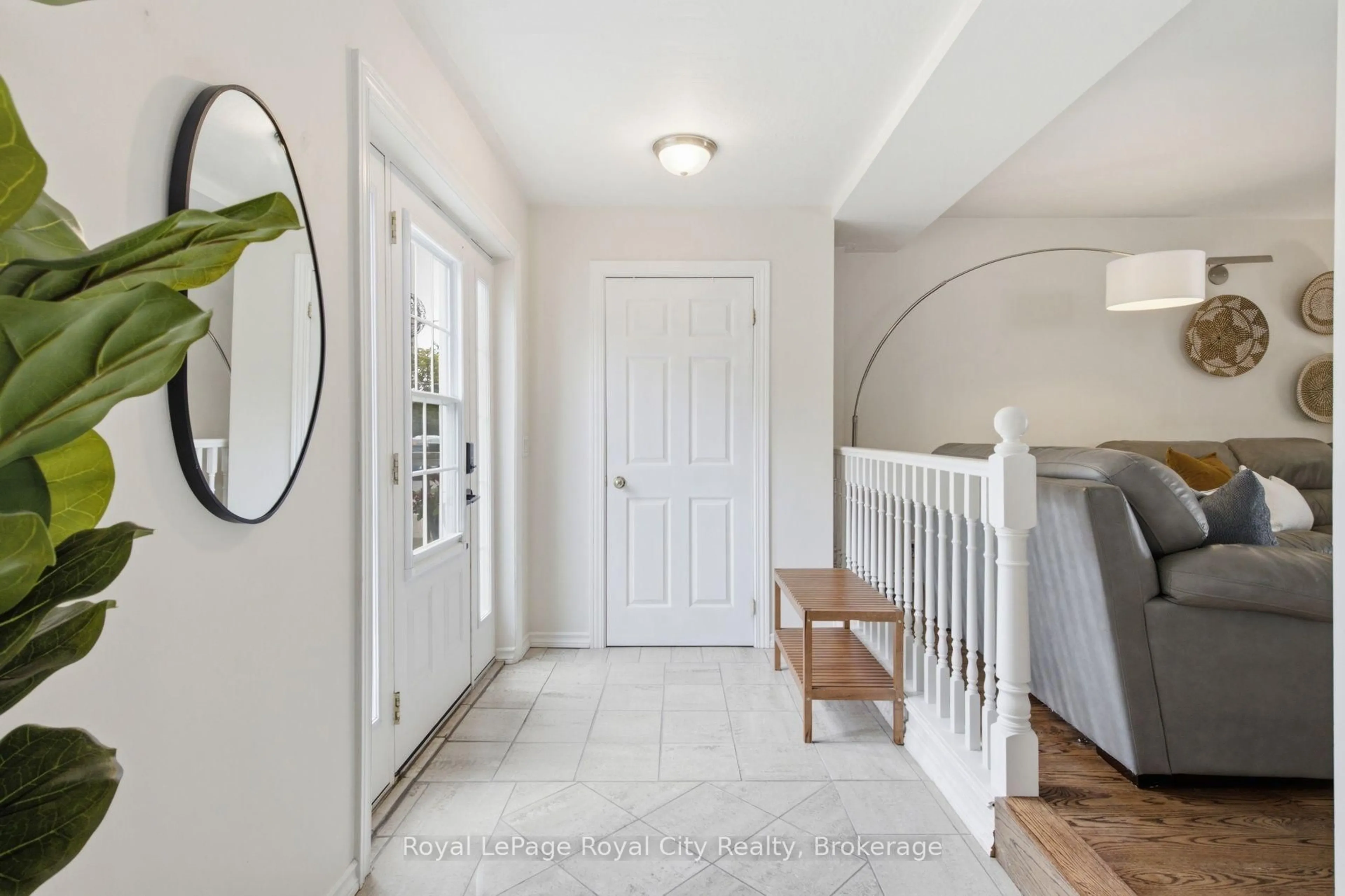 Indoor entryway for 116 Emma St, Guelph Ontario N1E 1T8