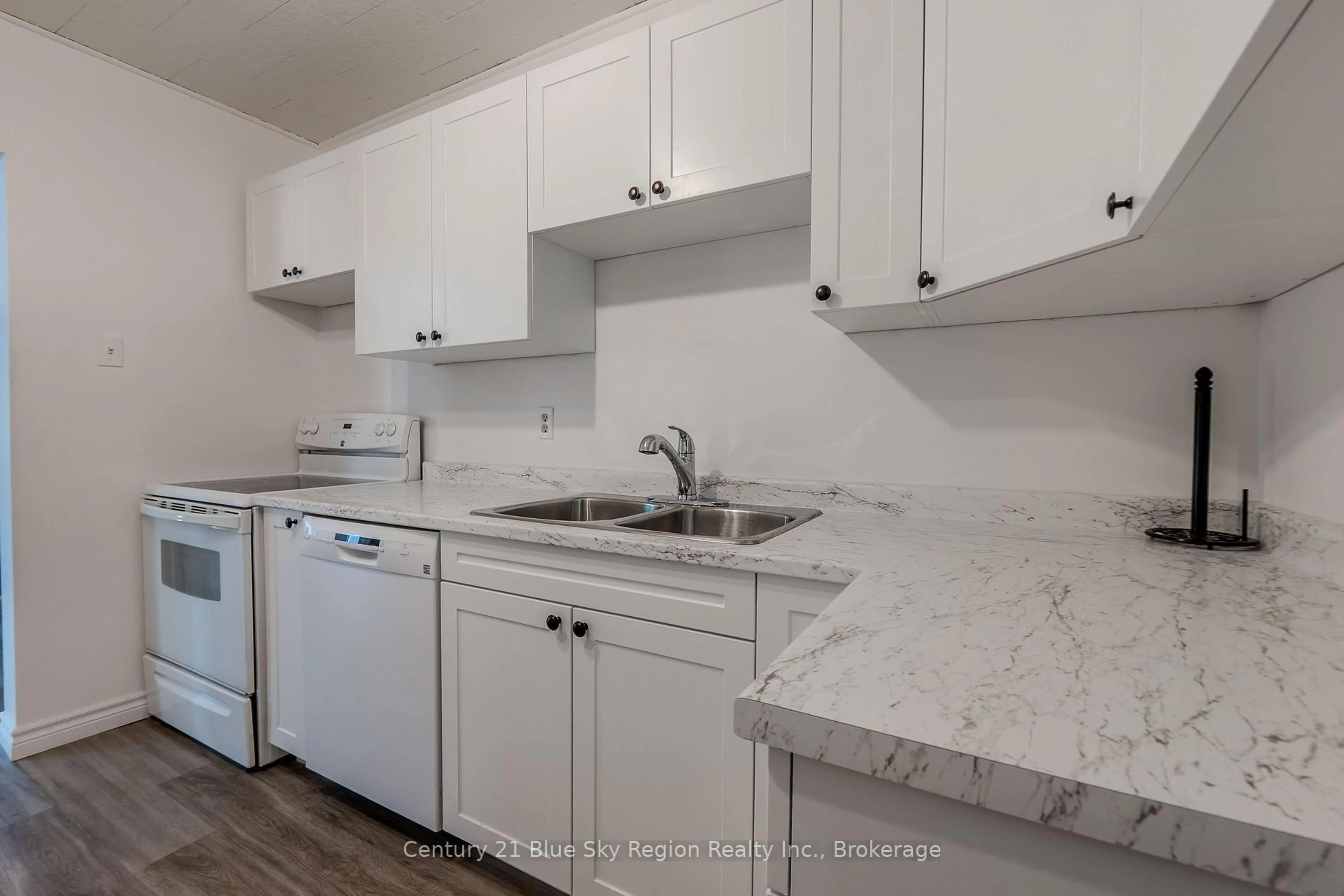 Standard kitchen, unknown for 624 Mcintyre St, North Bay Ontario P1B 1E5