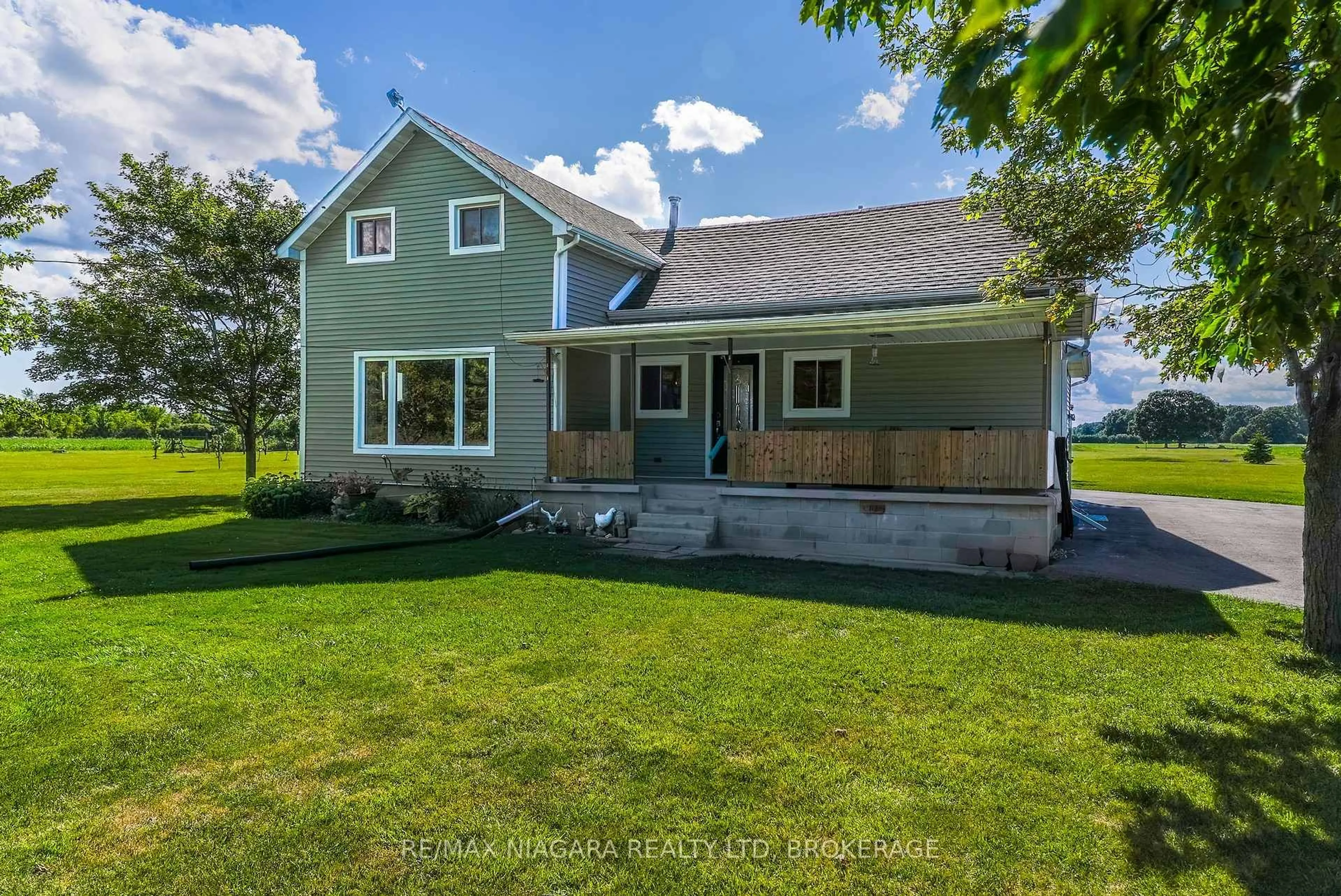 A pic from outside/outdoor area/front of a property/back of a property/a pic from drone, water/lake/river/ocean view for 11871 Sodom Rd, Niagara Falls Ontario L2E 6S6