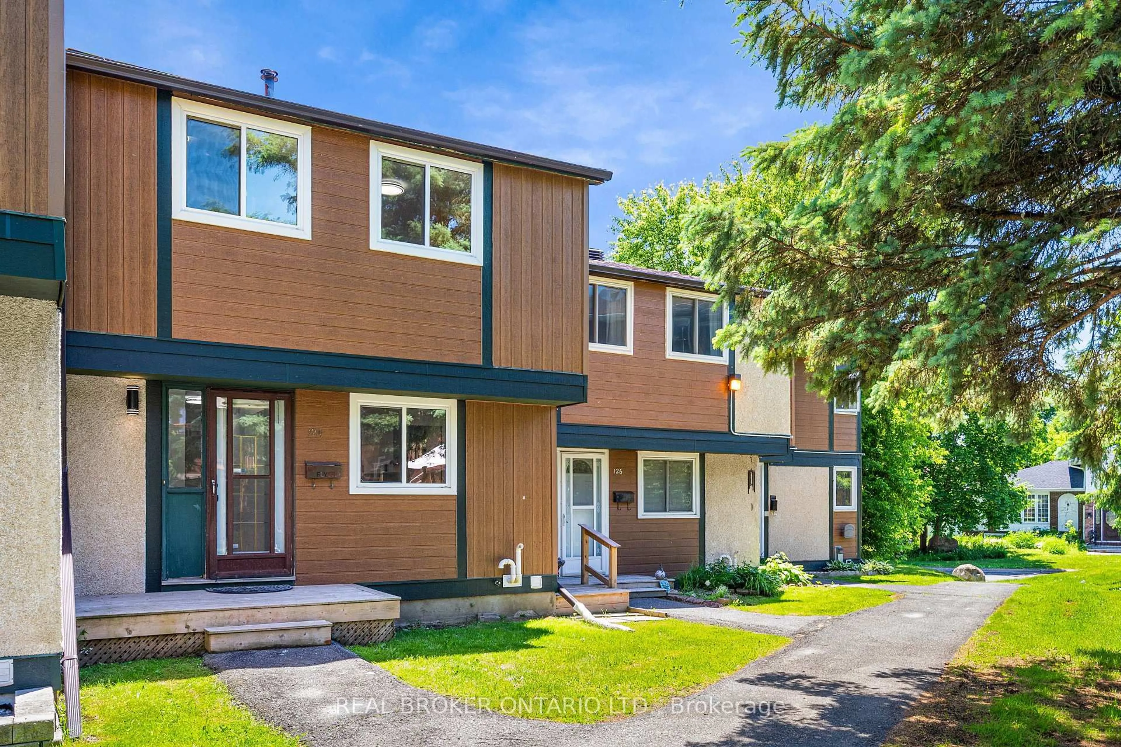 Home with vinyl exterior material, street for 1449 Ridgebrook Dr #124, Ottawa Ontario K1B 4T1