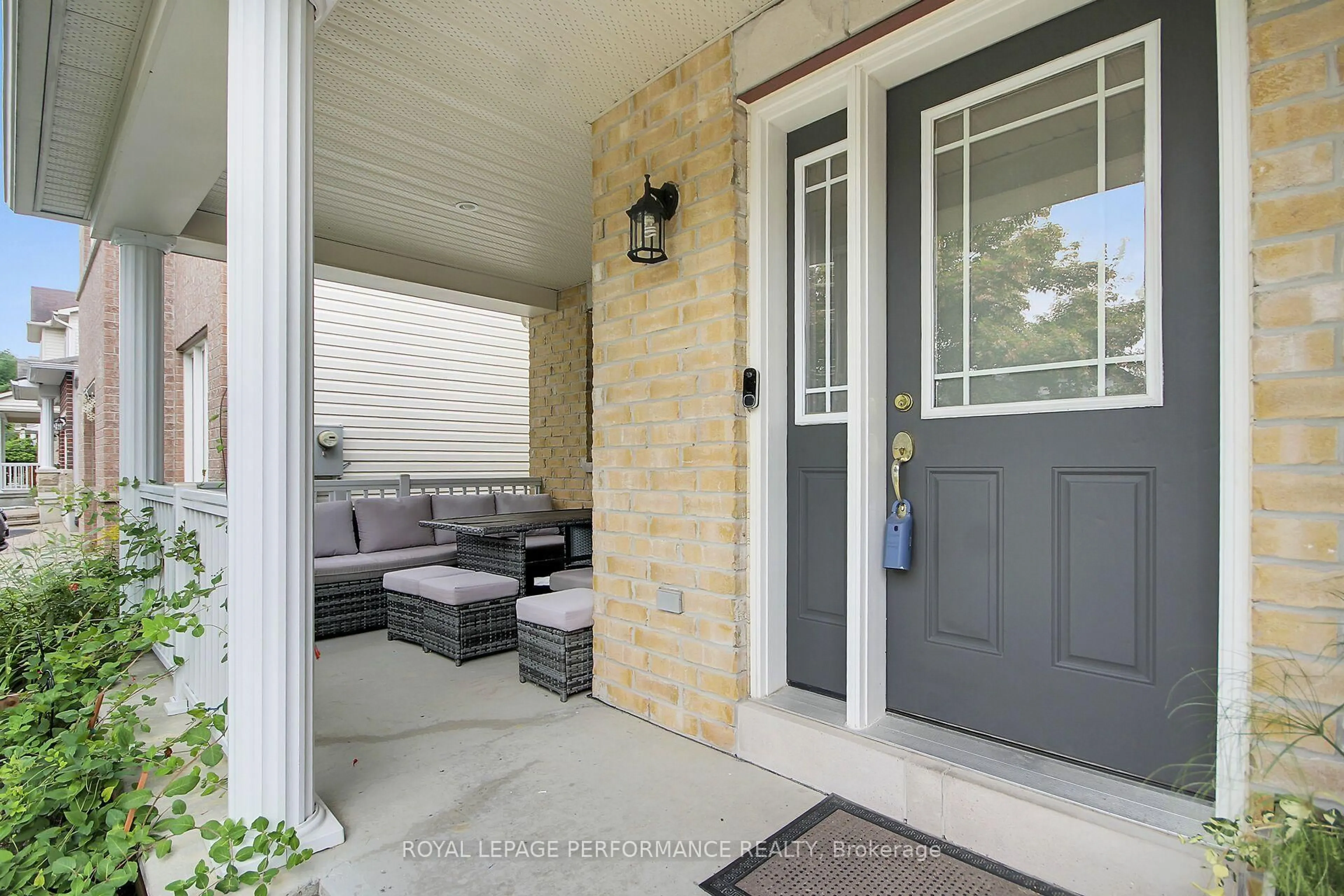 Indoor entryway for 1331 Klondike Rd, Ottawa Ontario K2W 0C5