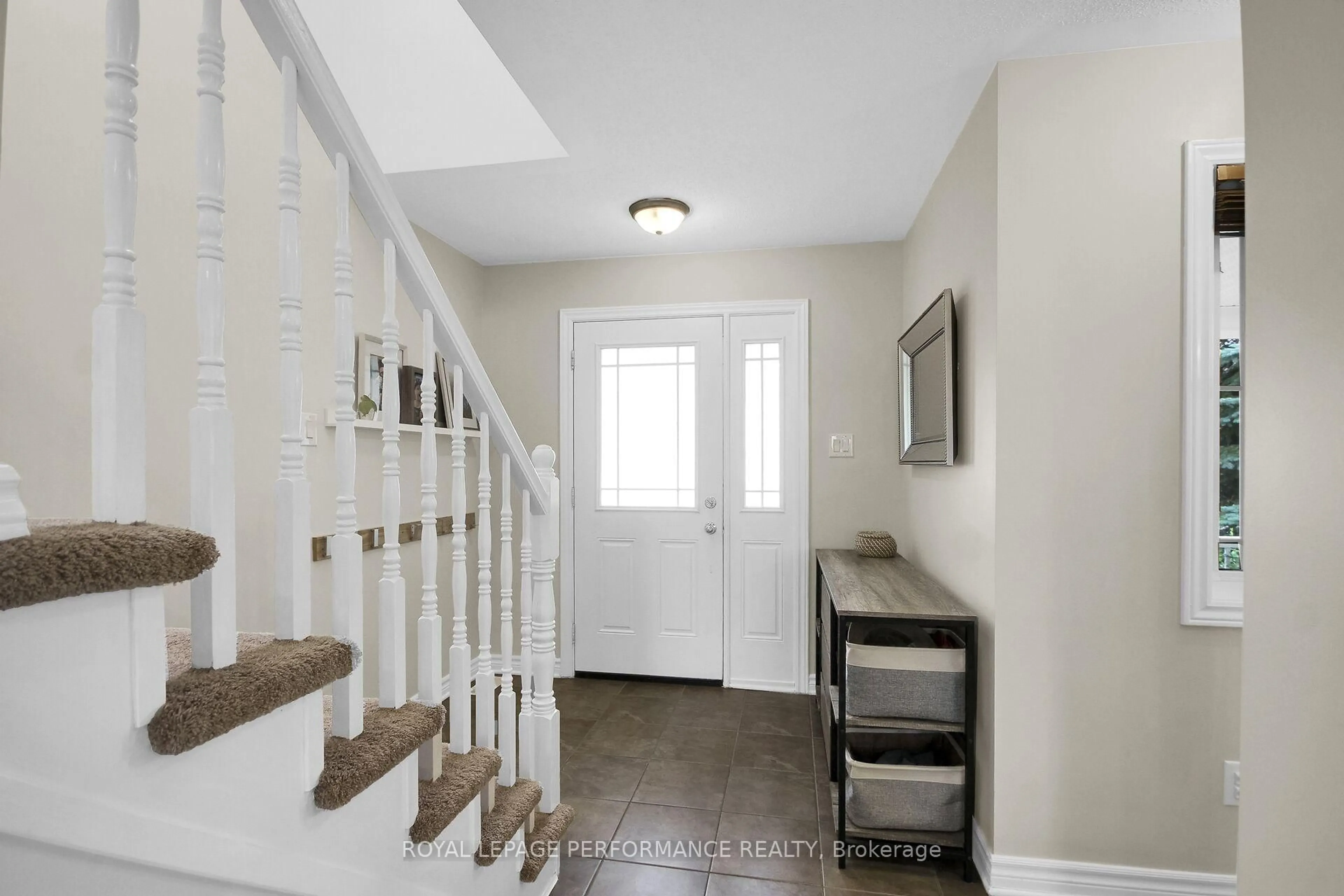 Indoor entryway for 1331 Klondike Rd, Ottawa Ontario K2W 0C5