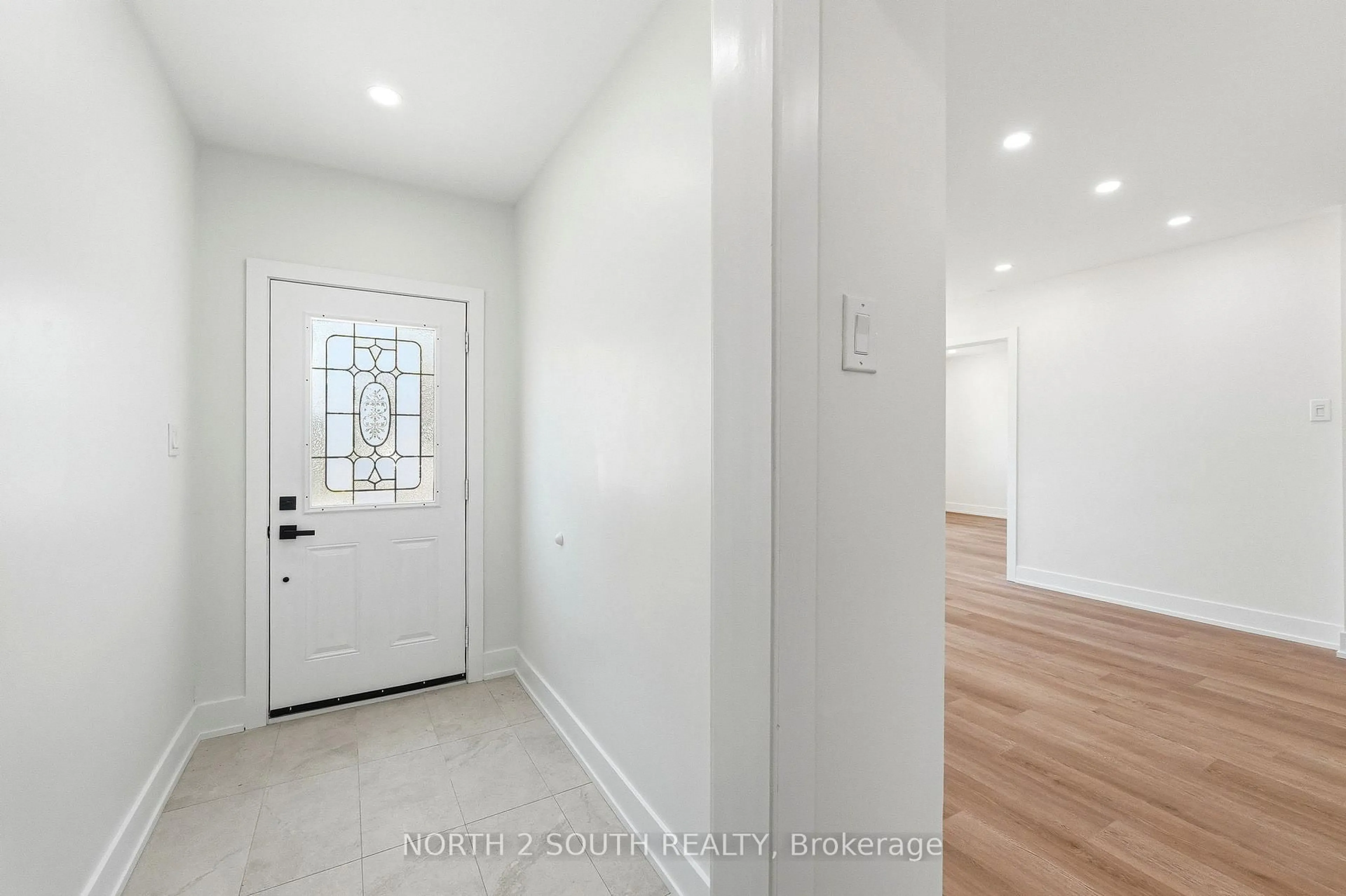 Indoor entryway for 63 Chester Rd, Hamilton Ontario L8E 1Y1