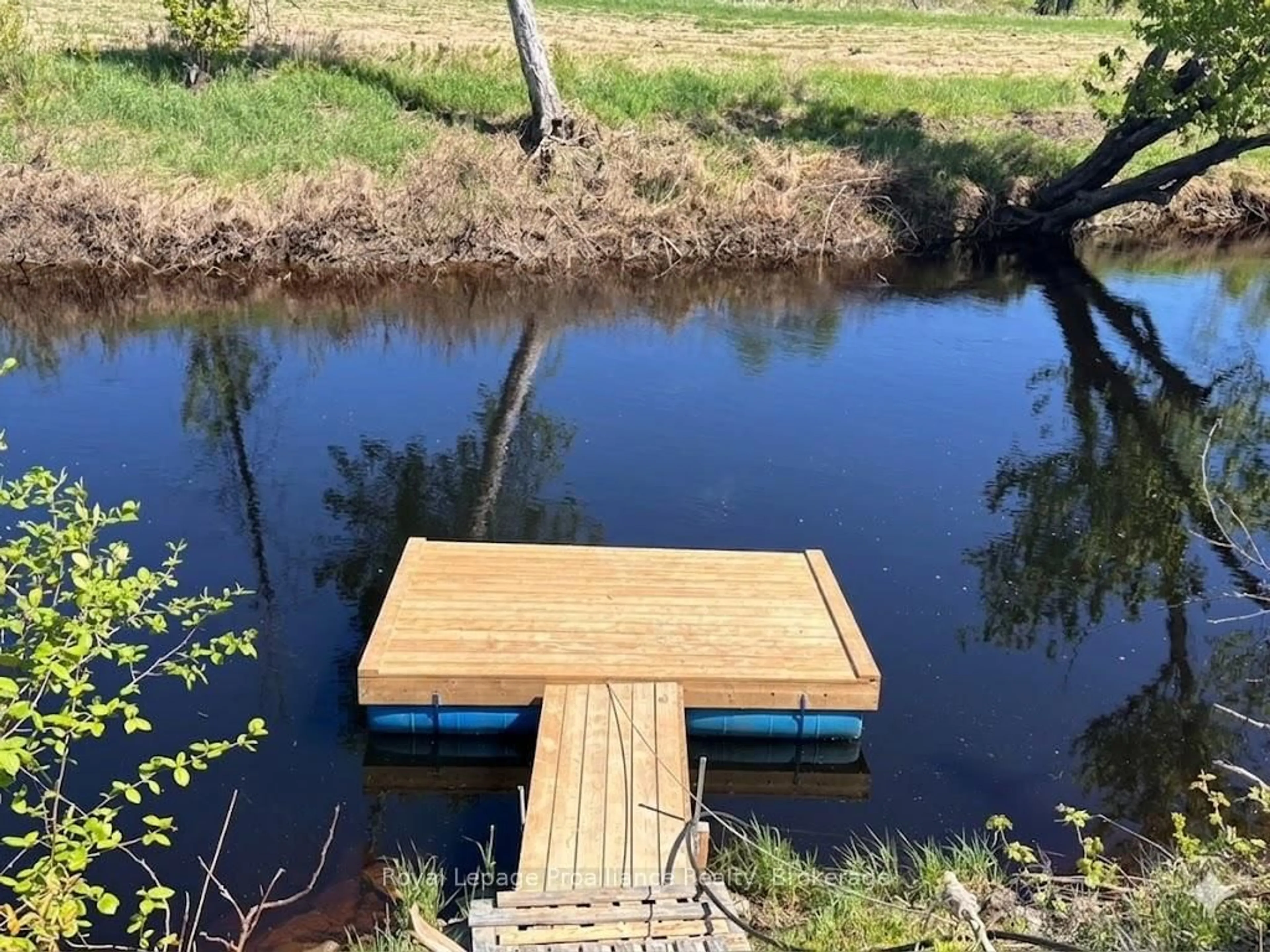 A pic from outside/outdoor area/front of a property/back of a property/a pic from drone, water/lake/river/ocean view for 39B Varty Rd, Tweed Ontario K0K 3J0