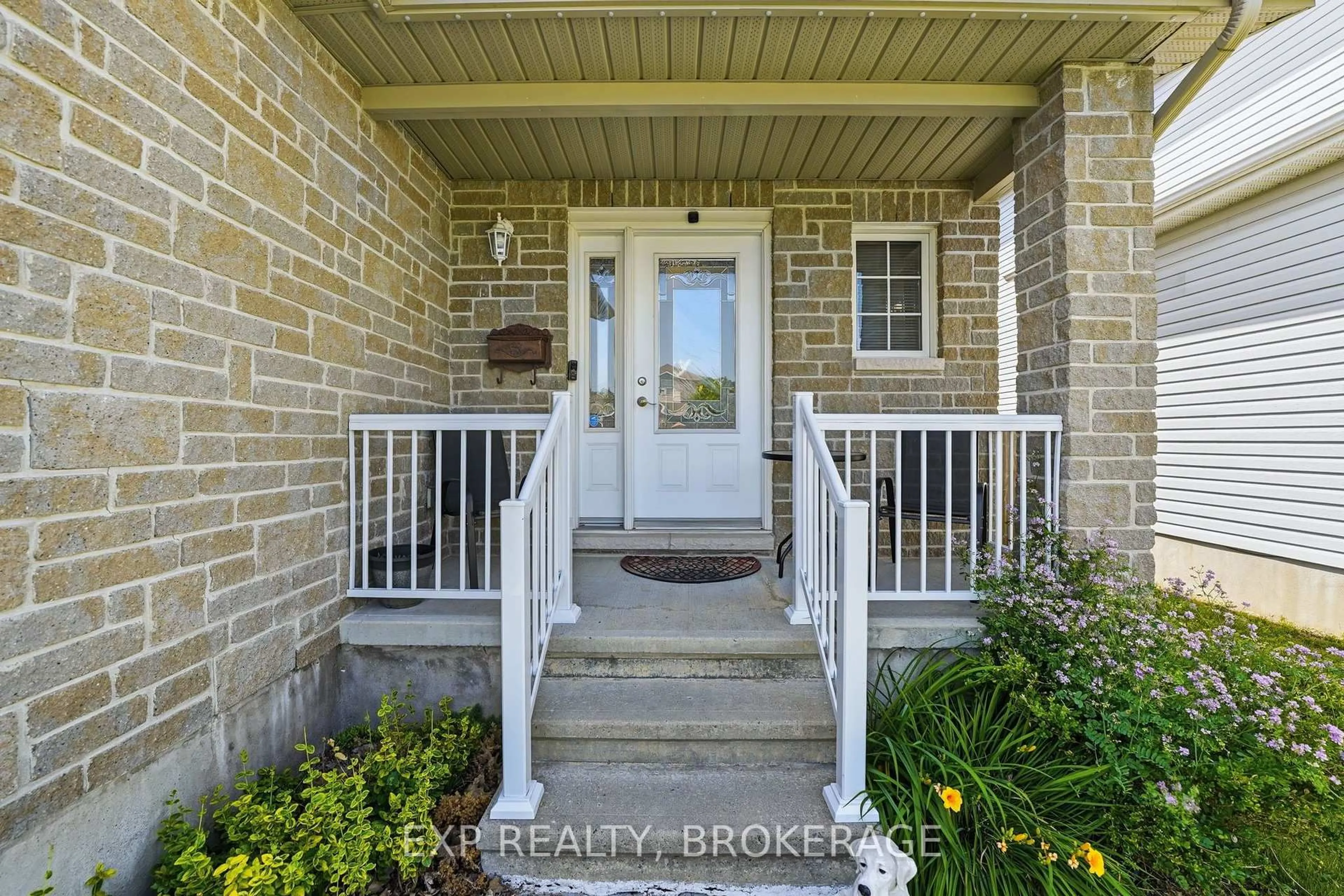 Indoor entryway for 1489 Birchwood Dr, Kingston Ontario K7P 3H4