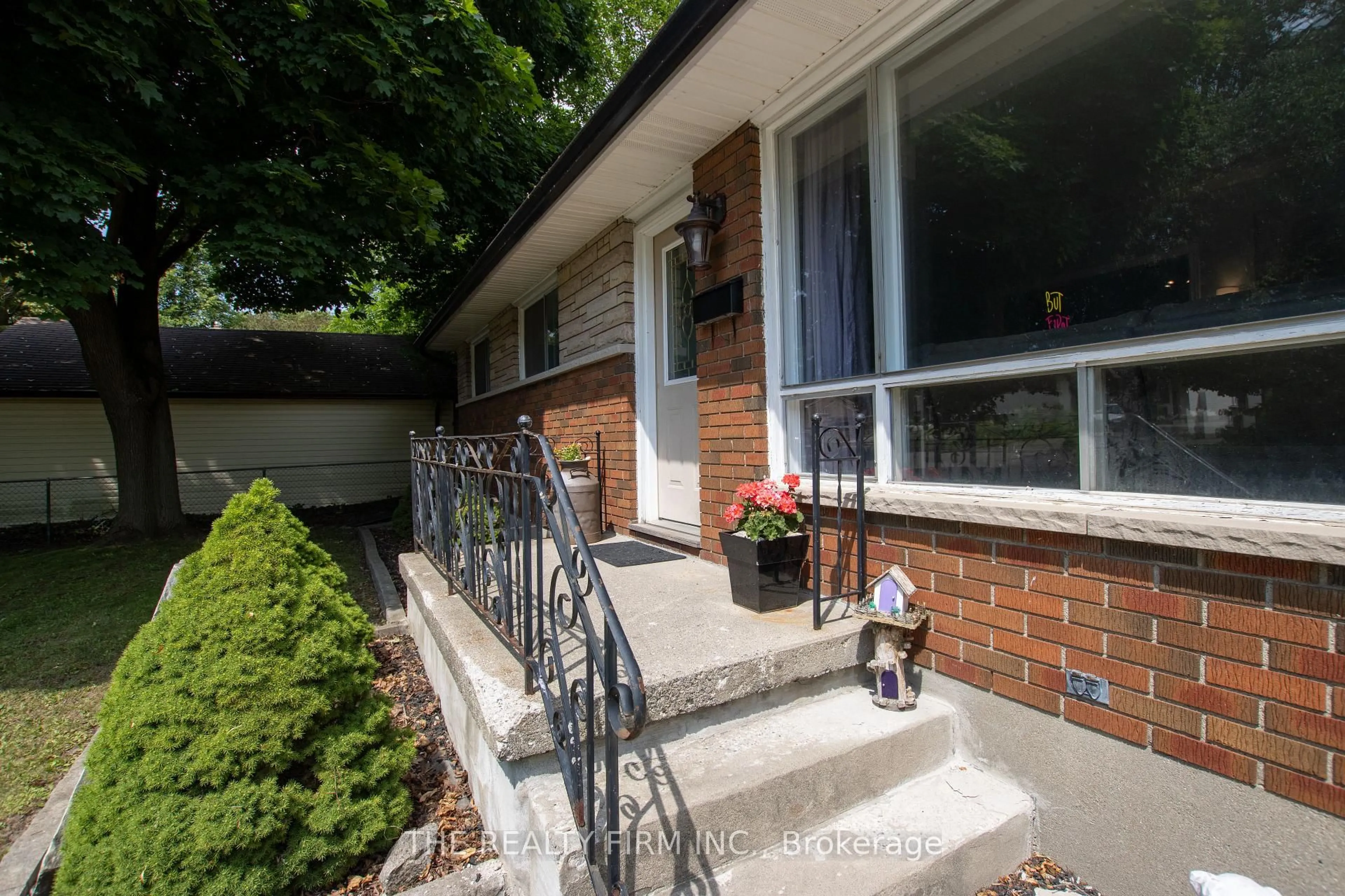 Unknown for 82 Langton Rd, London East Ontario N5V 2M1