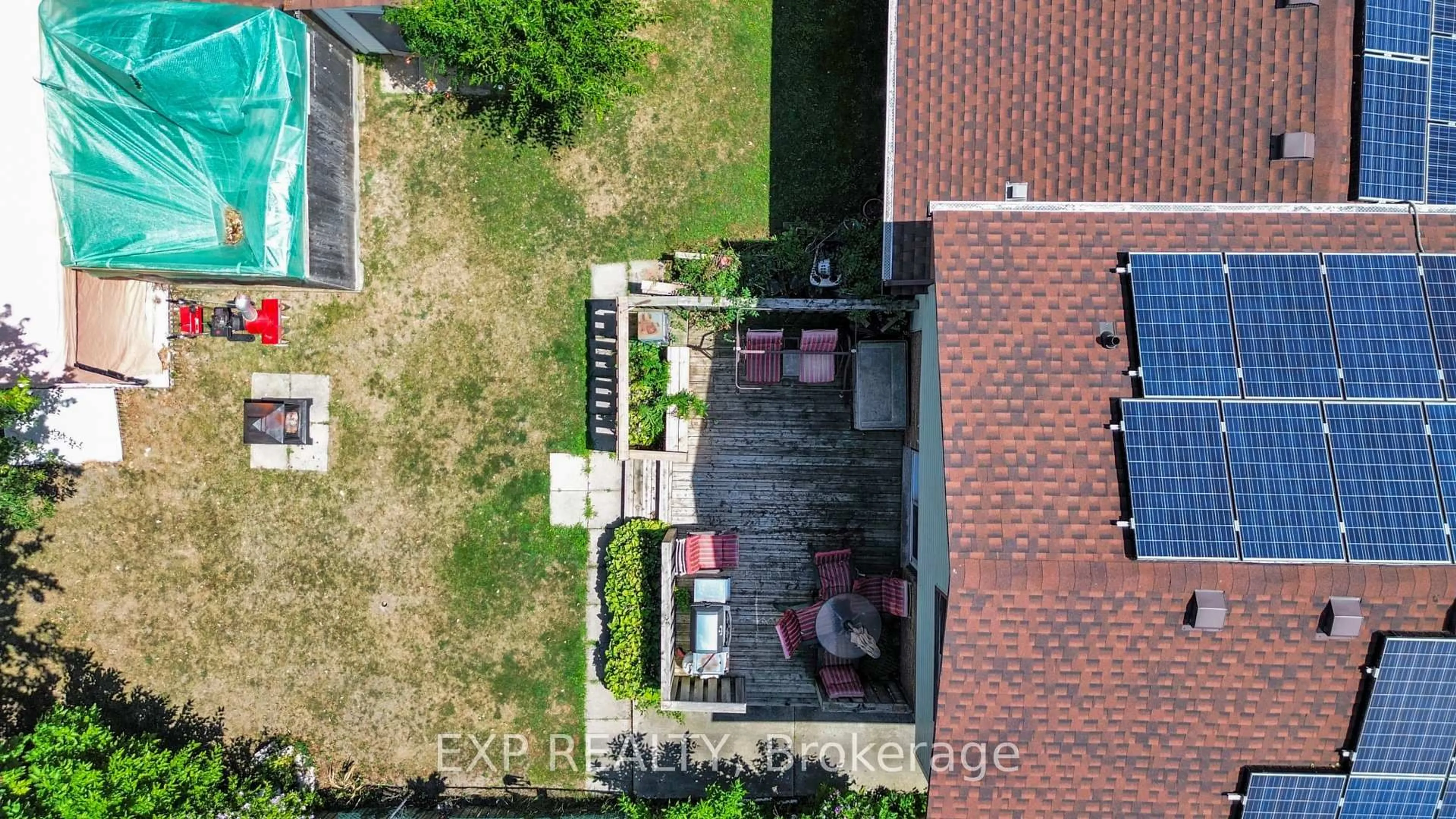 A pic from outside/outdoor area/front of a property/back of a property/a pic from drone, unknown for 1251 Jalna Blvd, London South Ontario N6E 2A8