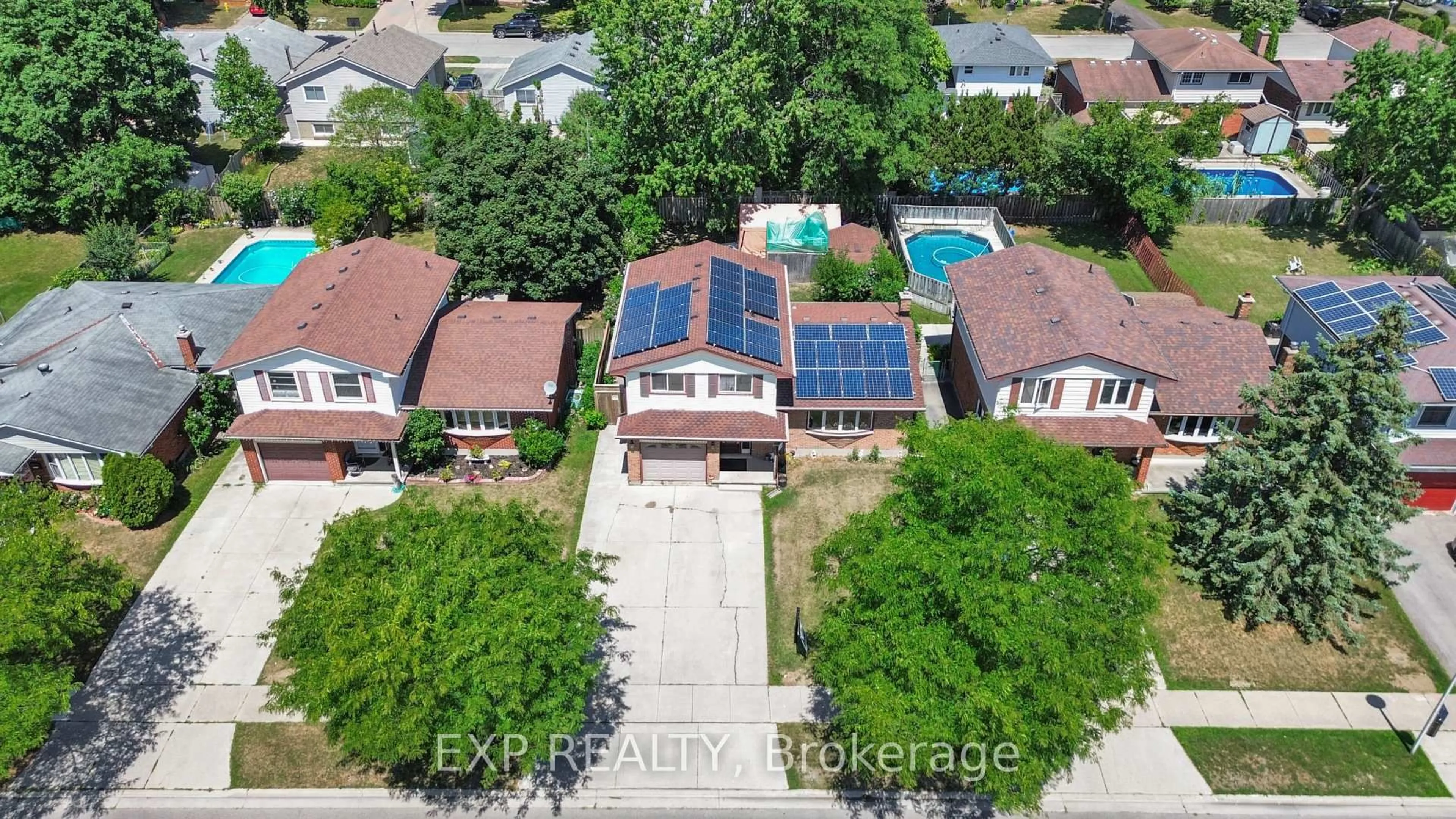 A pic from outside/outdoor area/front of a property/back of a property/a pic from drone, street for 1251 Jalna Blvd, London South Ontario N6E 2A8