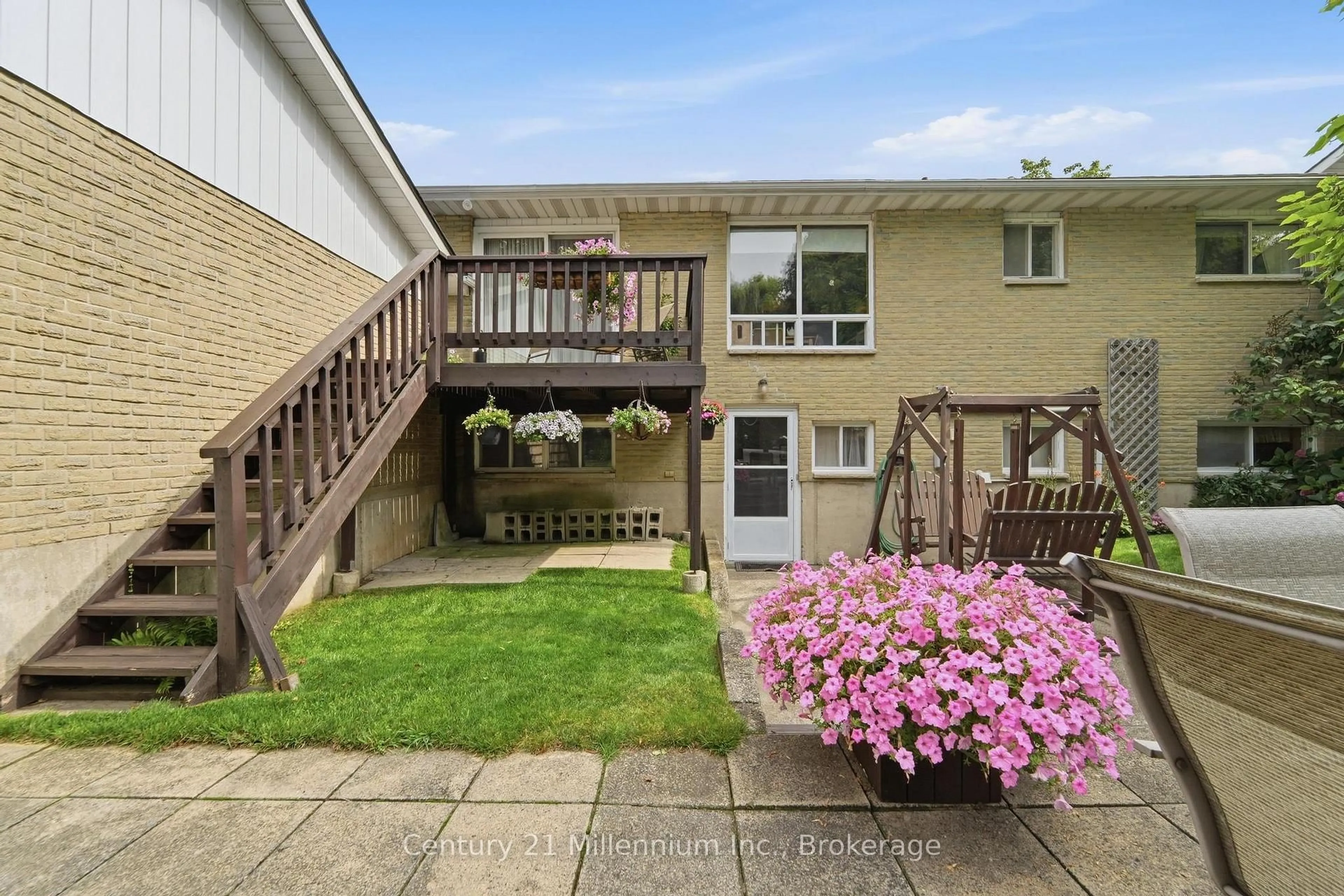 Patio, street for 266 Parker St, Kincardine Ontario N2Z 1G3