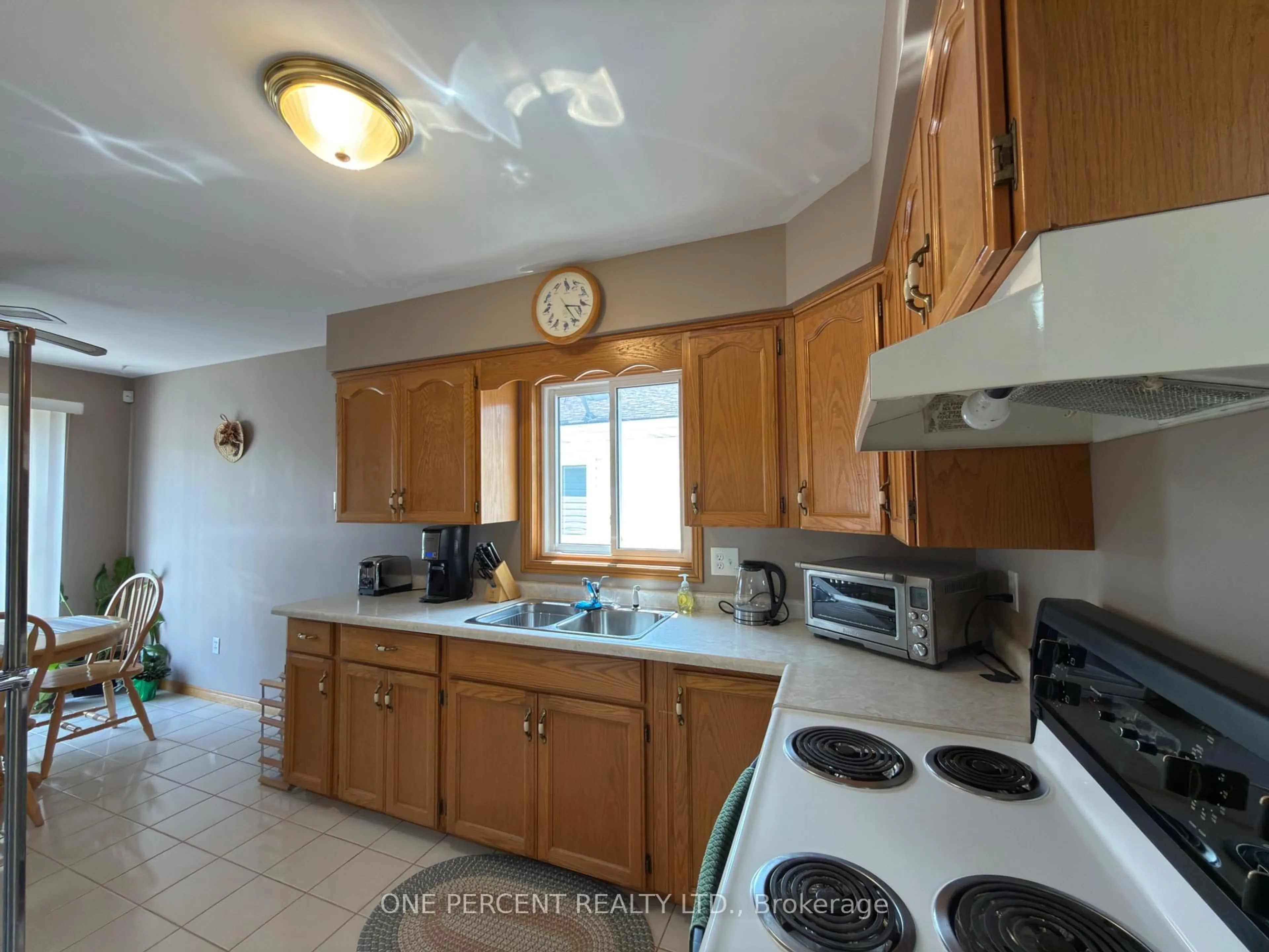 Standard kitchen, ceramic/tile floor for 7476 Monastery Dr, Niagara Falls Ontario L2H 3A7