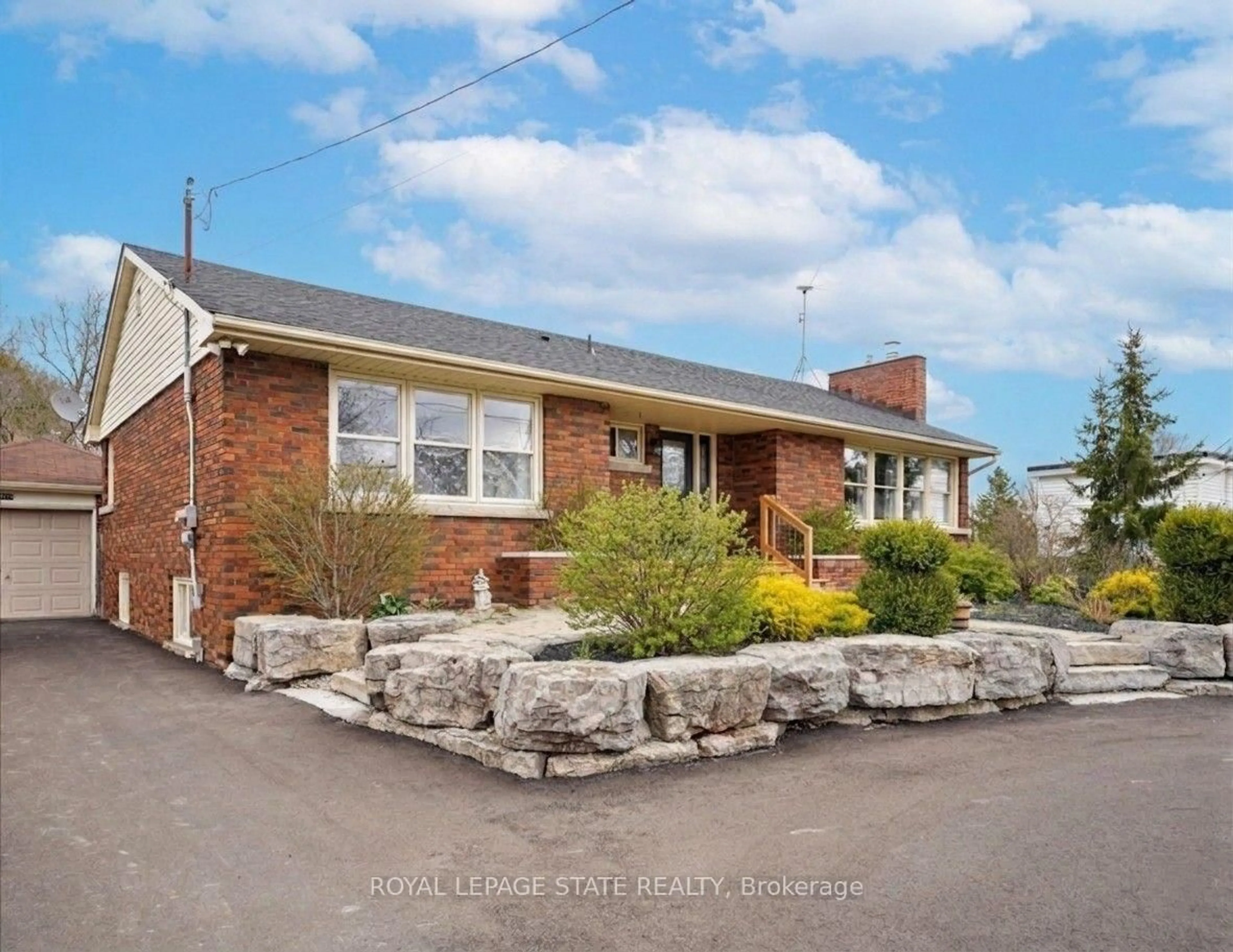 Home with brick exterior material, street for 5117 Canborough Rd, West Lincoln Ontario L0R 2J0