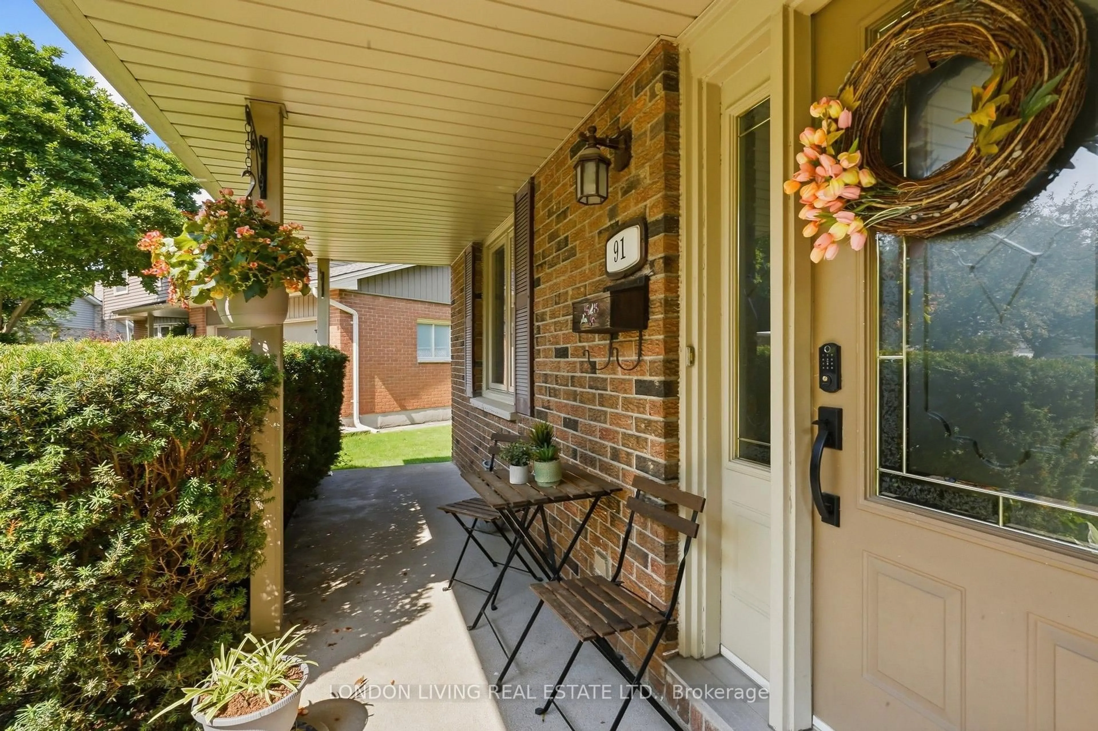 Unknown for 91 St Clair Crt, London South Ontario N6J 3W1