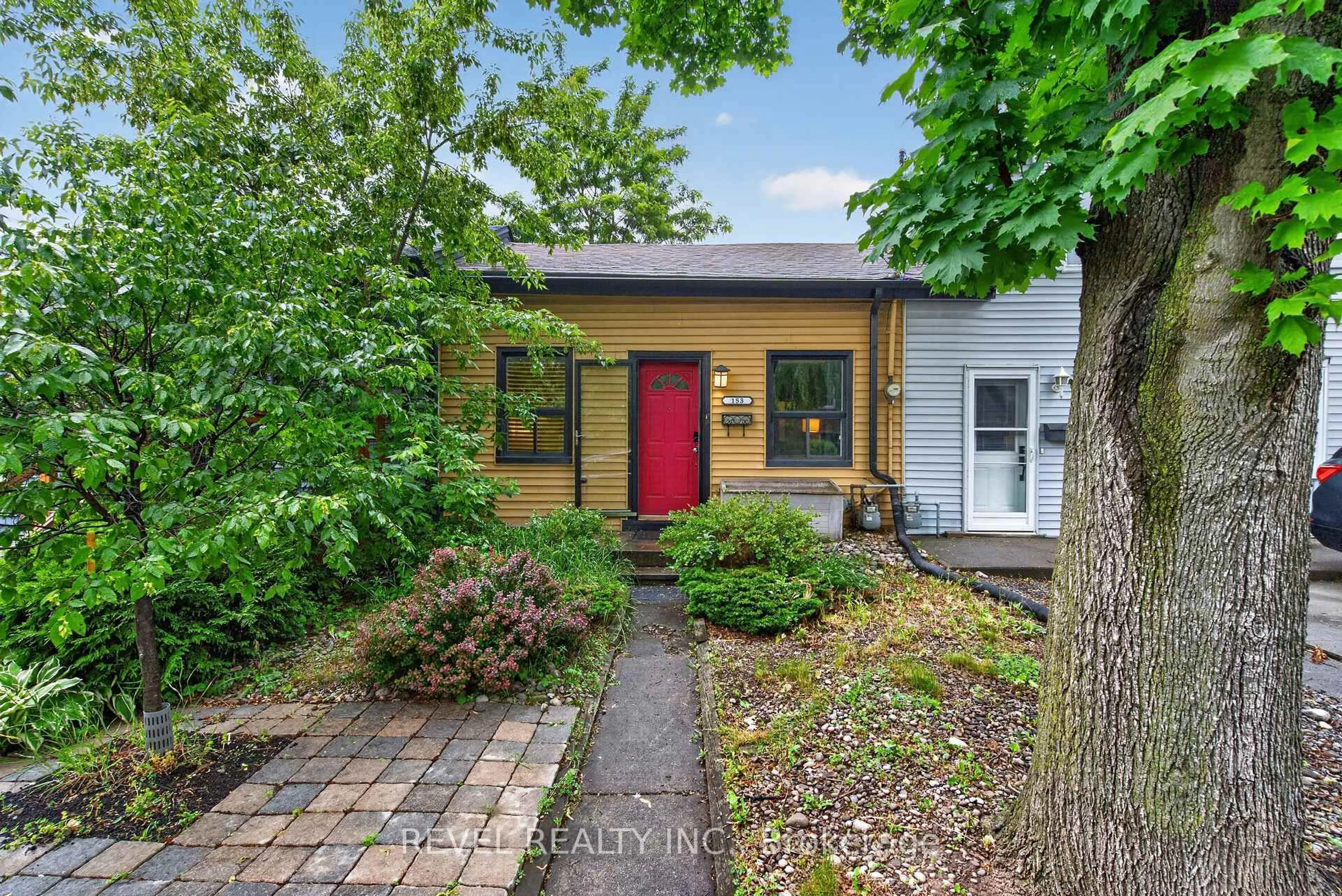 Unknown for 153 Ferrie St, Hamilton Ontario L8L 3T4