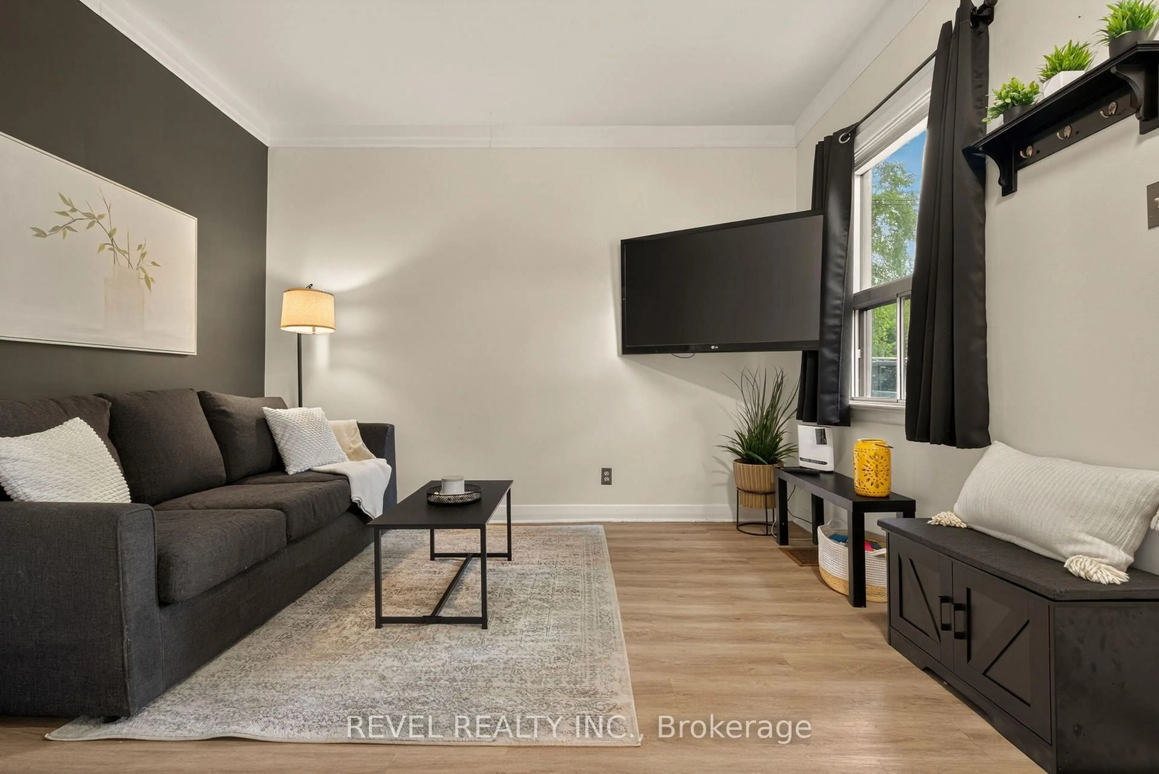 Living room with furniture, wood/laminate floor for 153 Ferrie St, Hamilton Ontario L8L 3T4