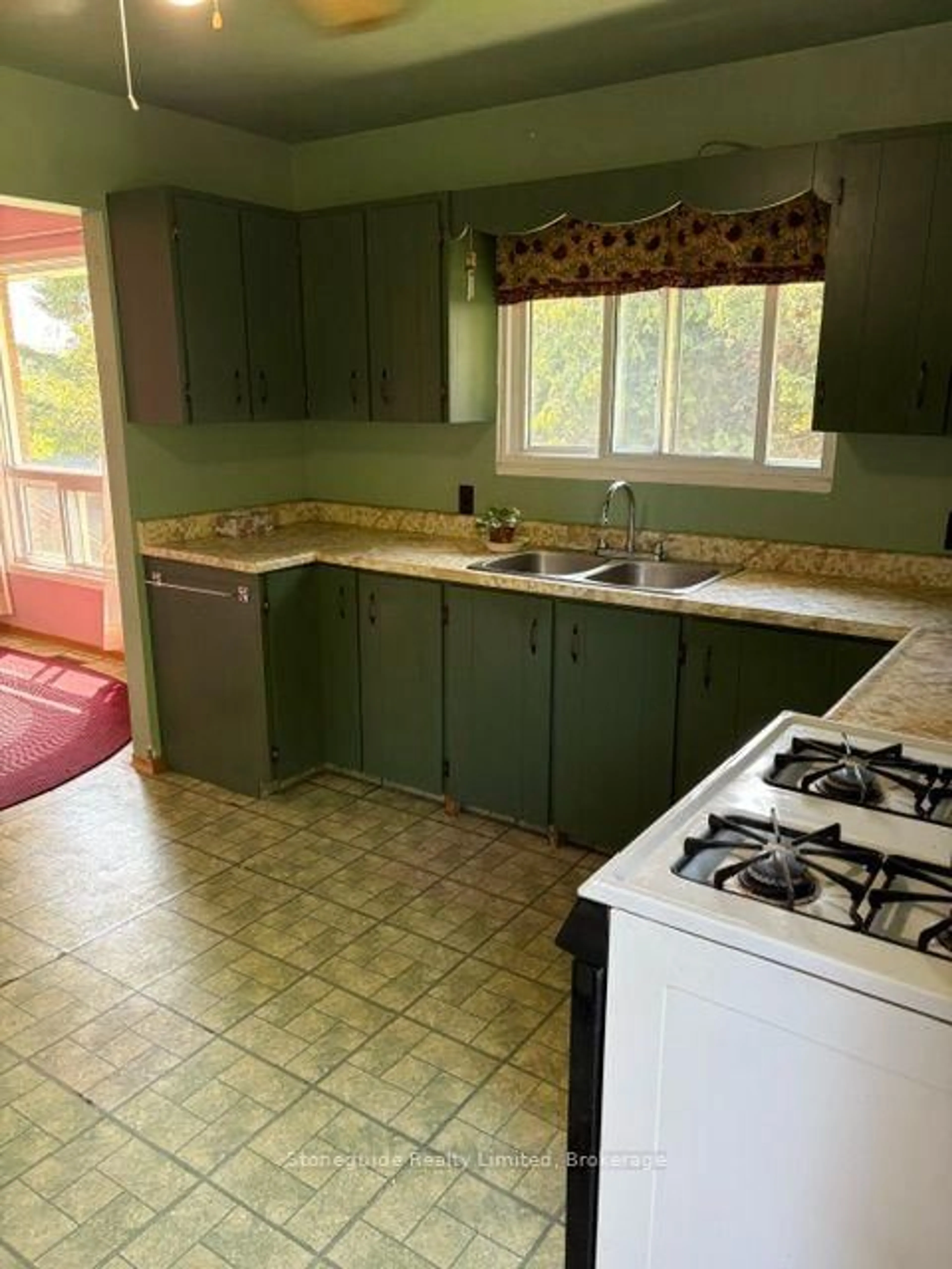 Standard kitchen, unknown for 100 Moloney Line, Selwyn Ontario K0L 1T0