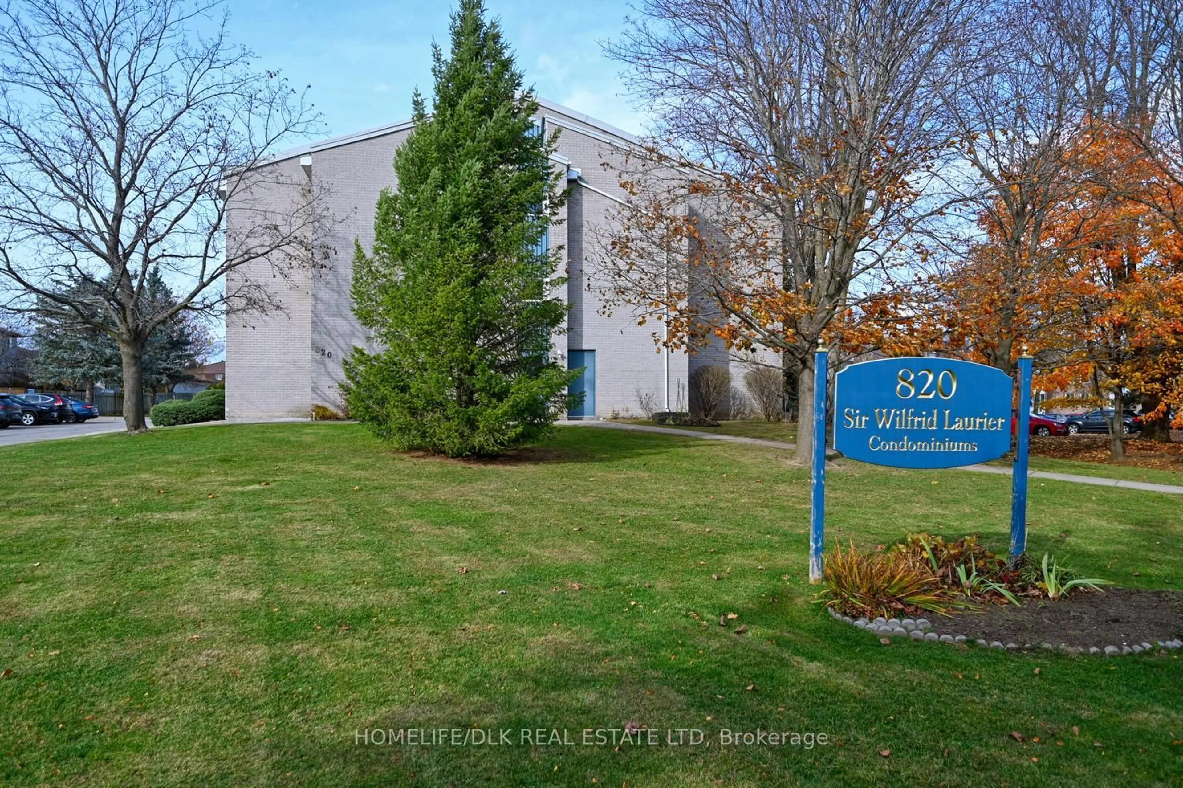 Indoor foyer for 820 Laurier Blvd #306, Brockville Ontario K6V 6Z2