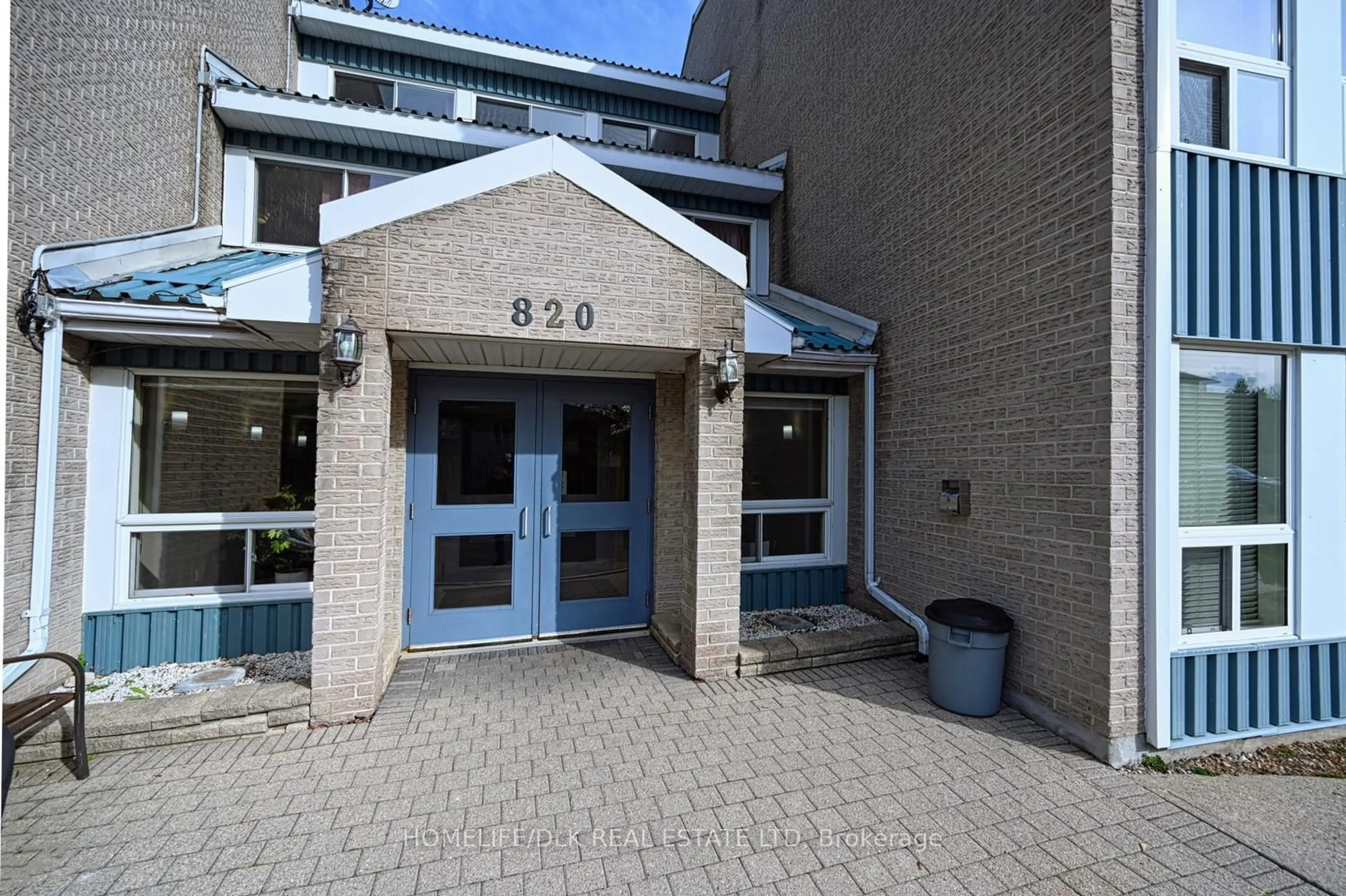 Indoor foyer for 820 Laurier Blvd #306, Brockville Ontario K6V 6Z2