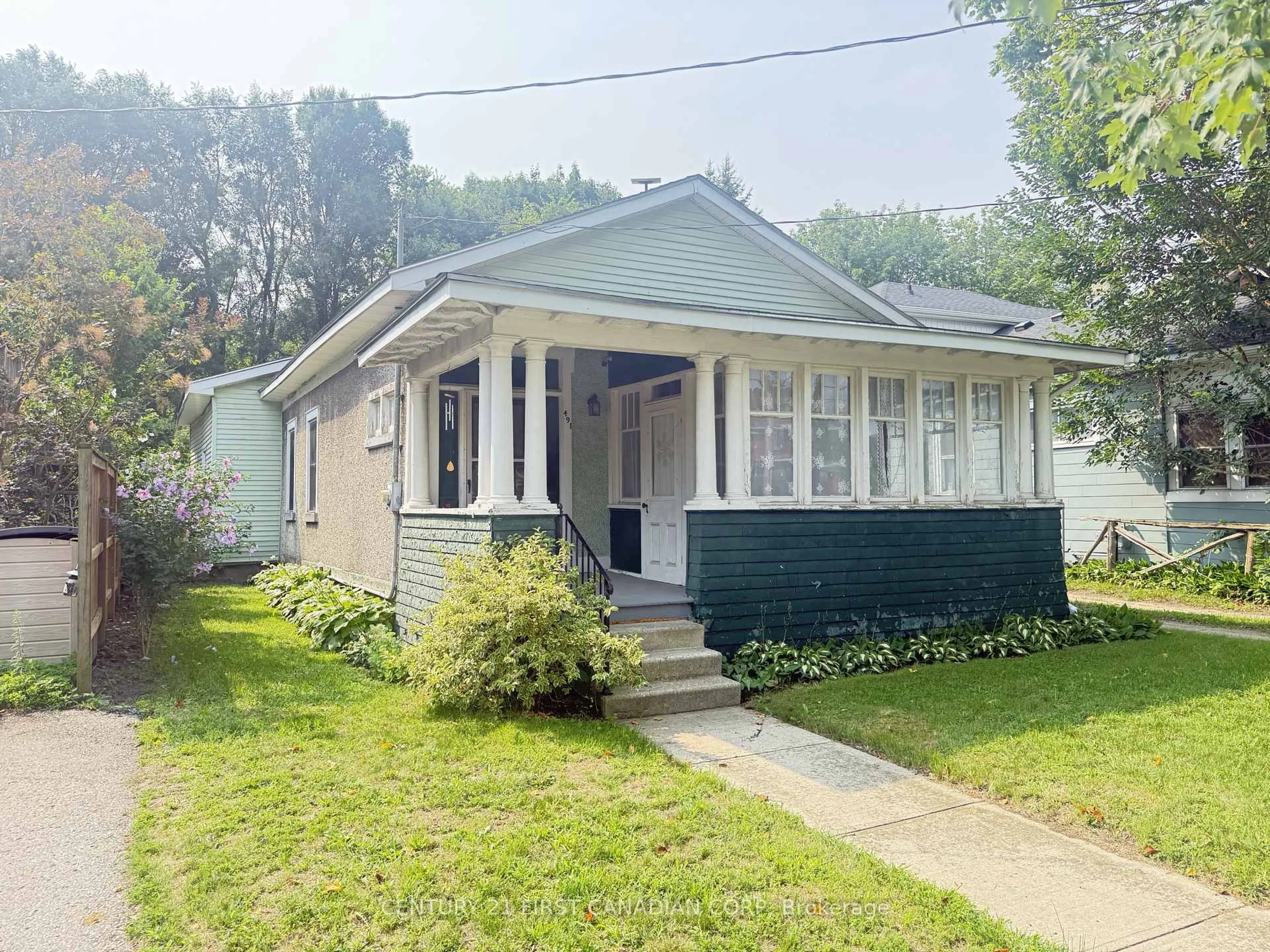 Home with vinyl exterior material, street for 491 Central Ave, London East Ontario N6B 2G2