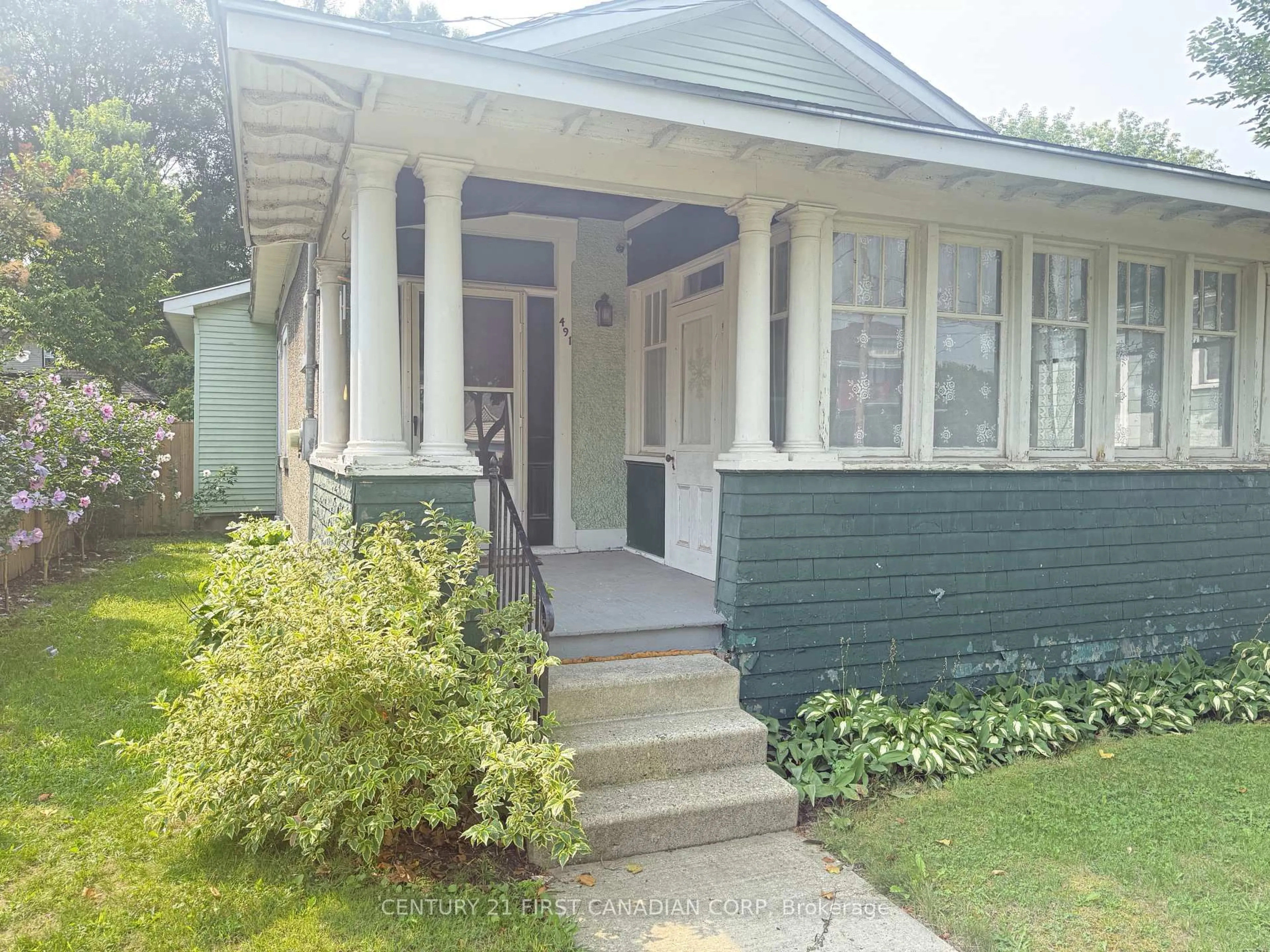 Home with vinyl exterior material, street for 491 Central Ave, London East Ontario N6B 2G2