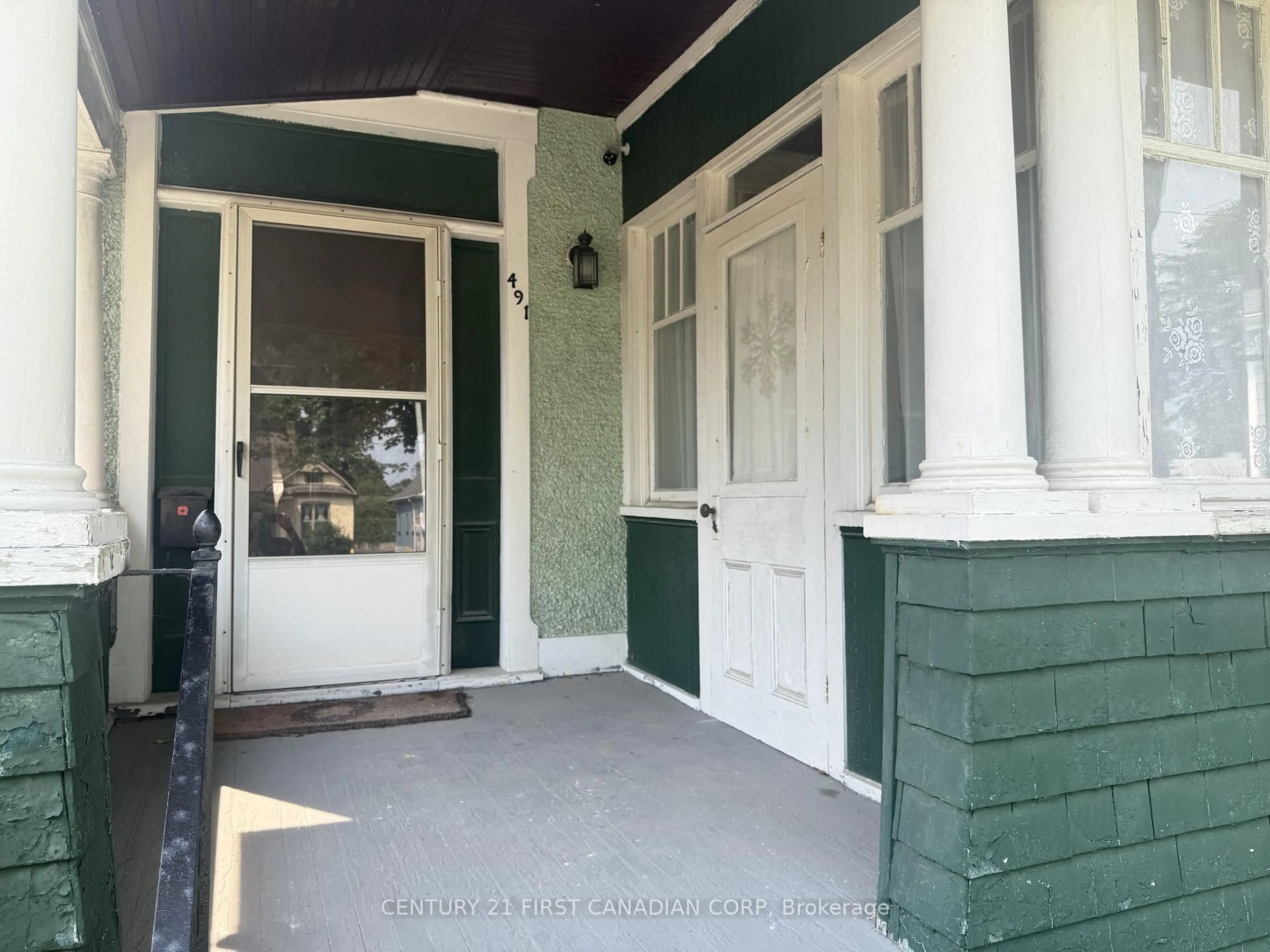 Indoor entryway for 491 Central Ave, London East Ontario N6B 2G2