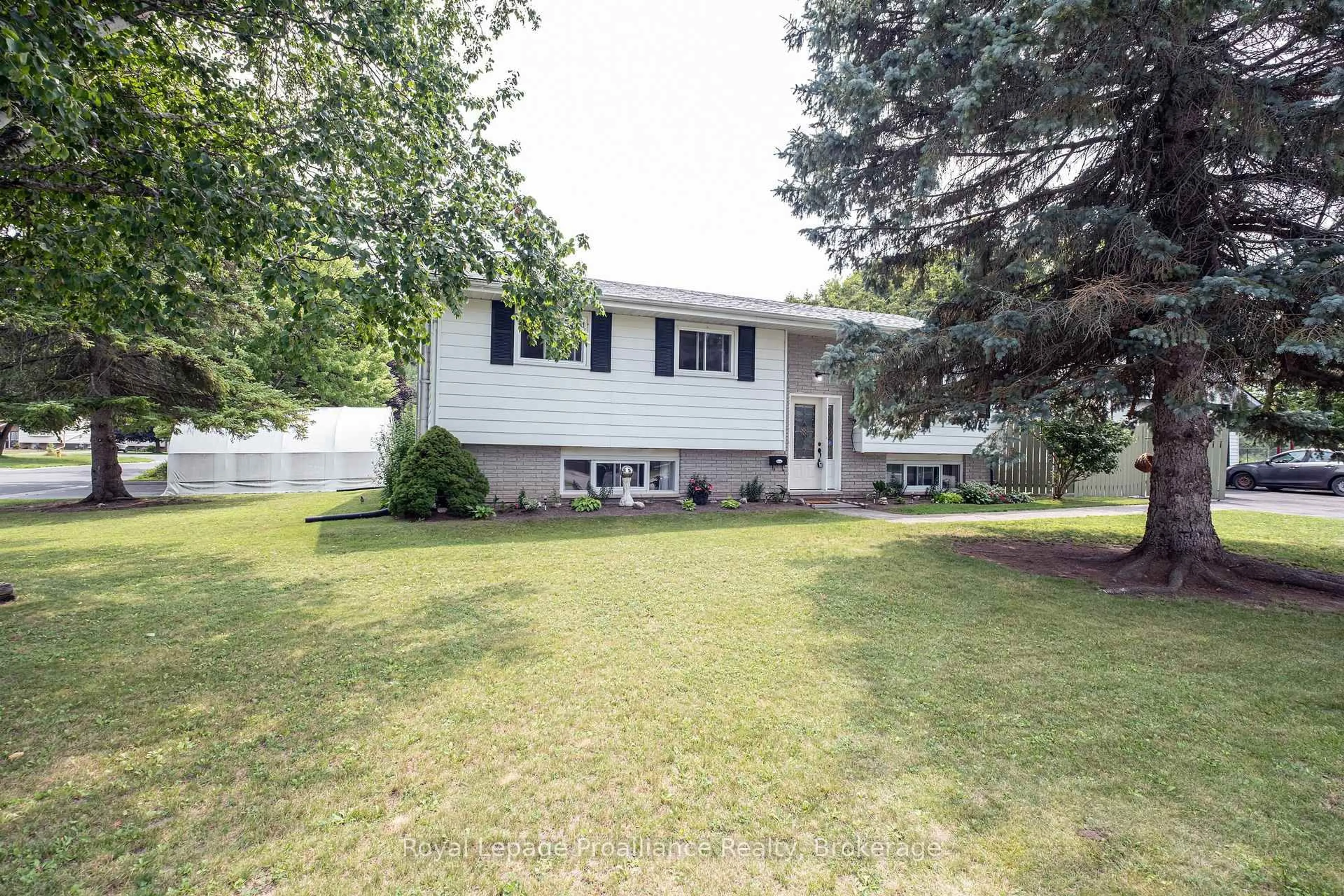 A pic from outside/outdoor area/front of a property/back of a property/a pic from drone, street for 115 Nicholas St, Quinte West Ontario K8V 6E8
