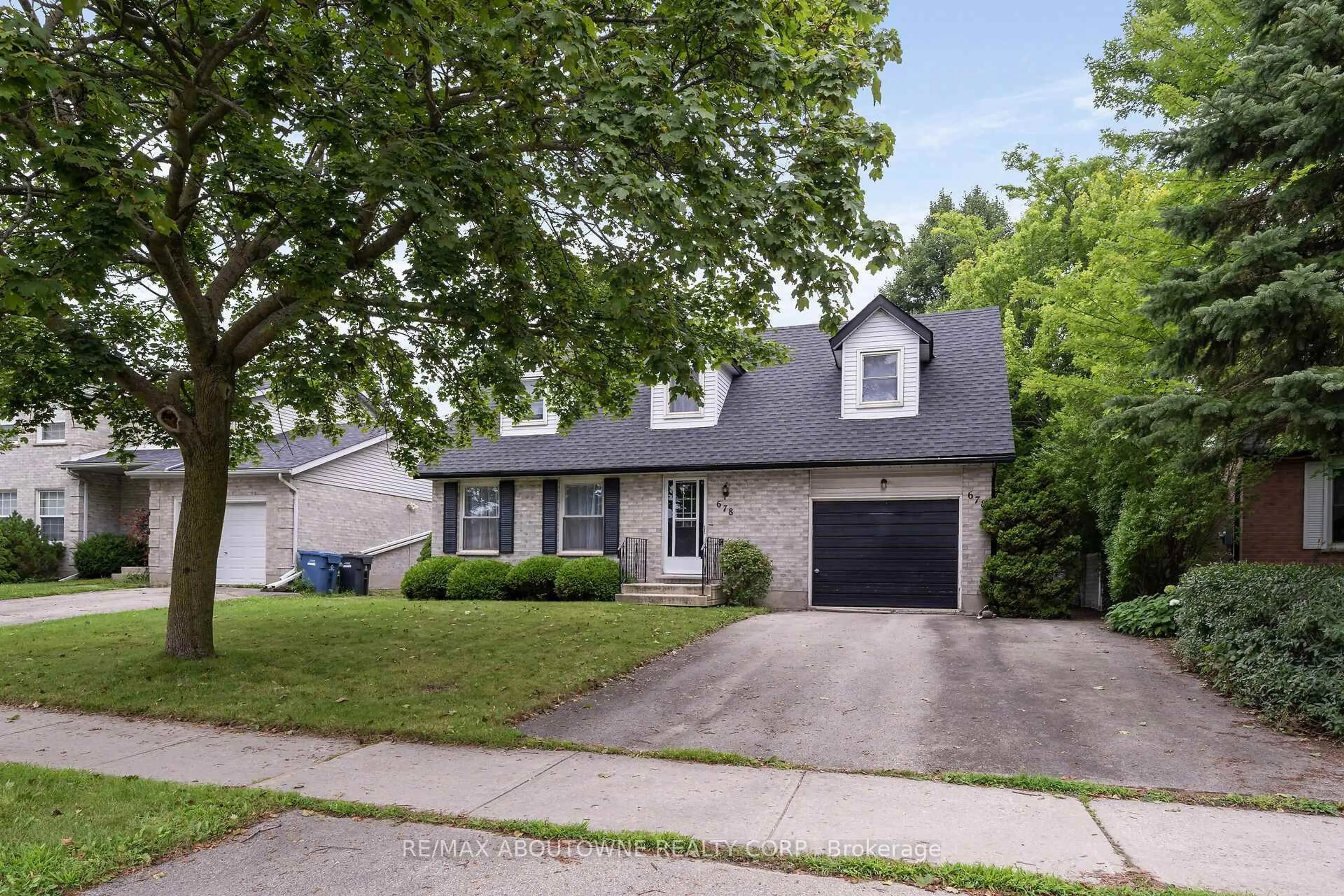 Home with vinyl exterior material, street for 678 Edinburgh Rd, Guelph Ontario N1G 4H8