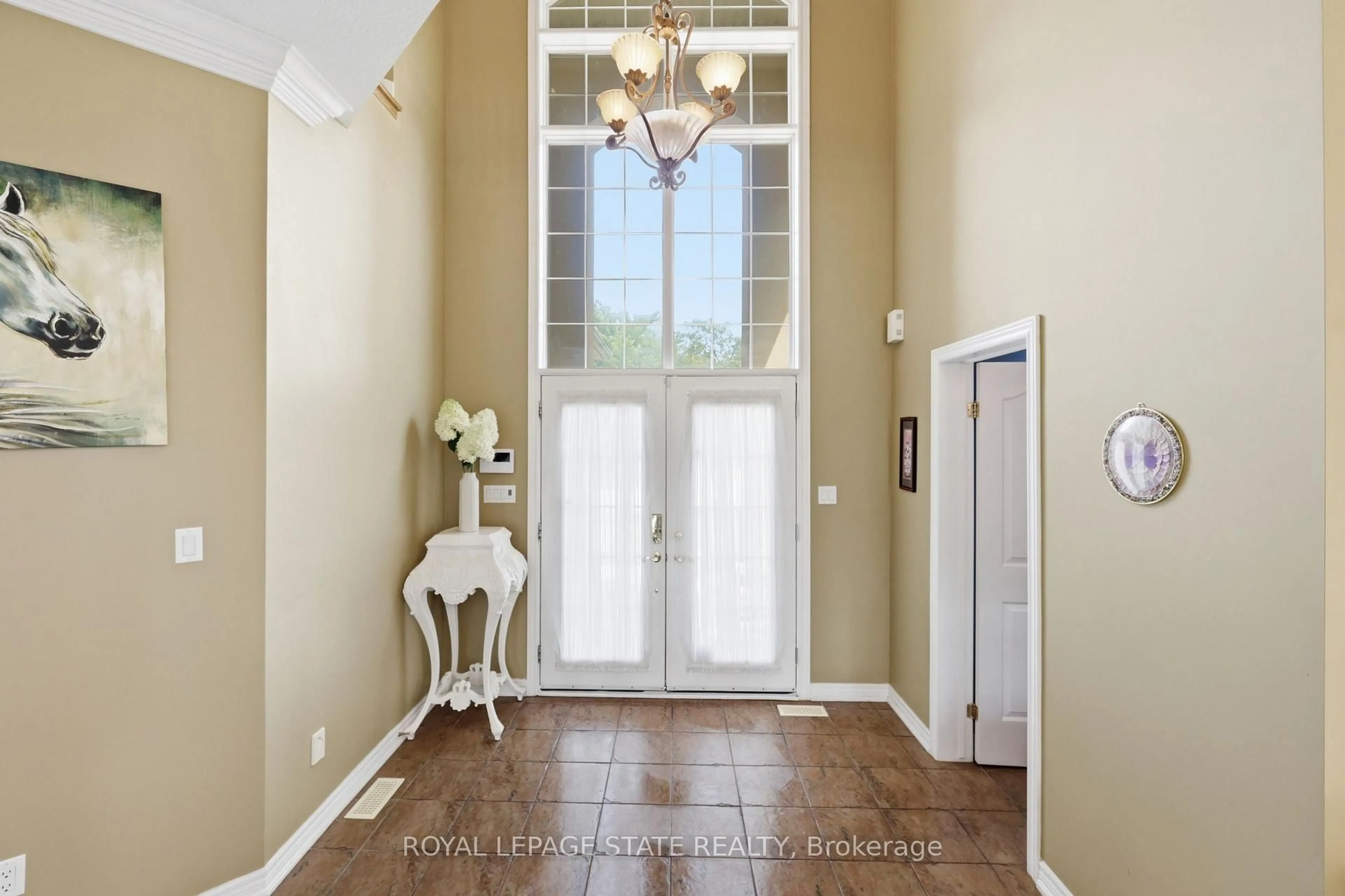 Indoor entryway for 64 Joshua Ave, Hamilton Ontario L9K 1P8