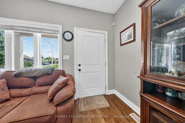 17 Grantham Ave, St. Catharines 4