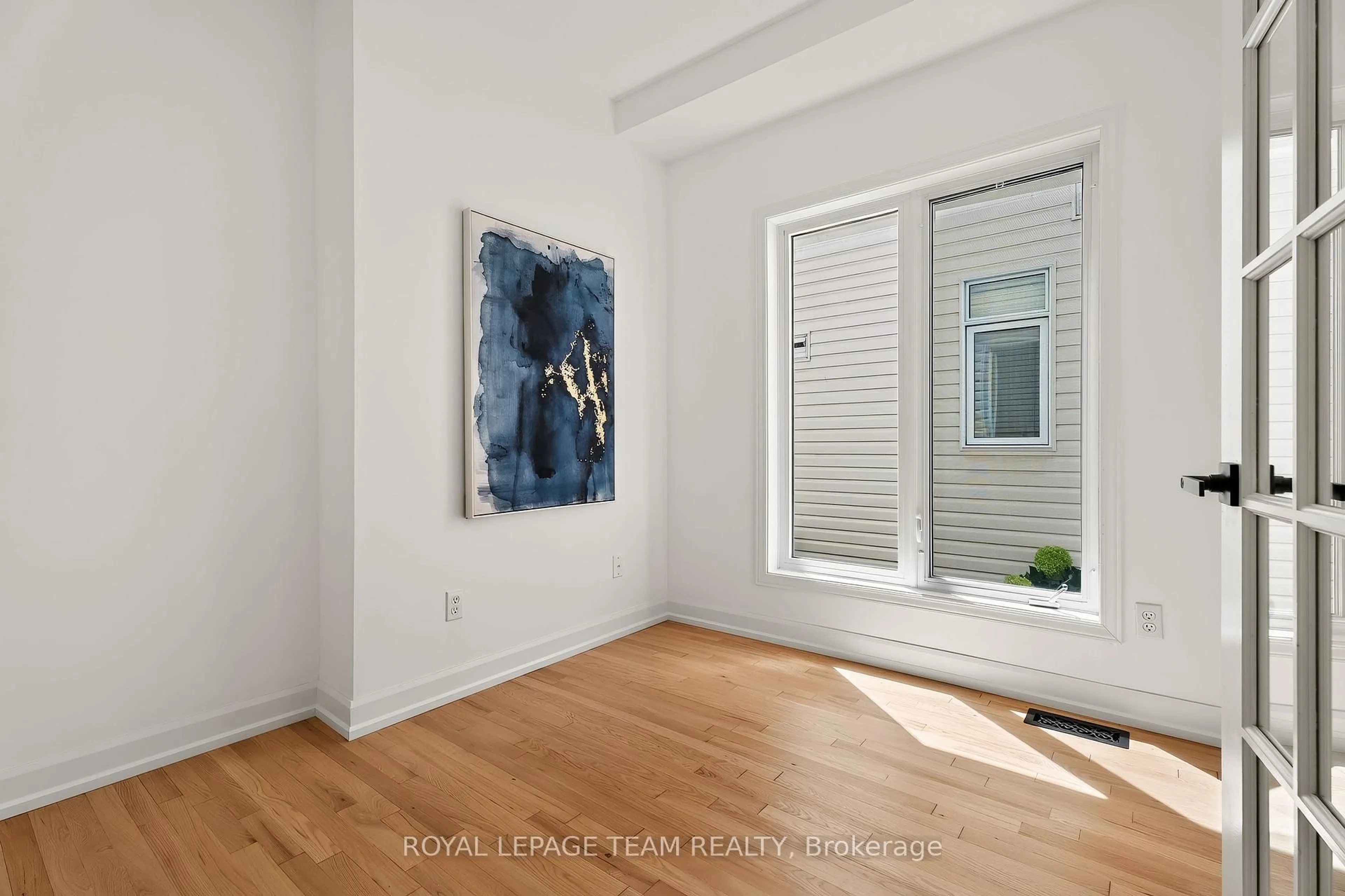 A pic of a room for 28 Borealis Cres, Ottawa Ontario K1K 4T4