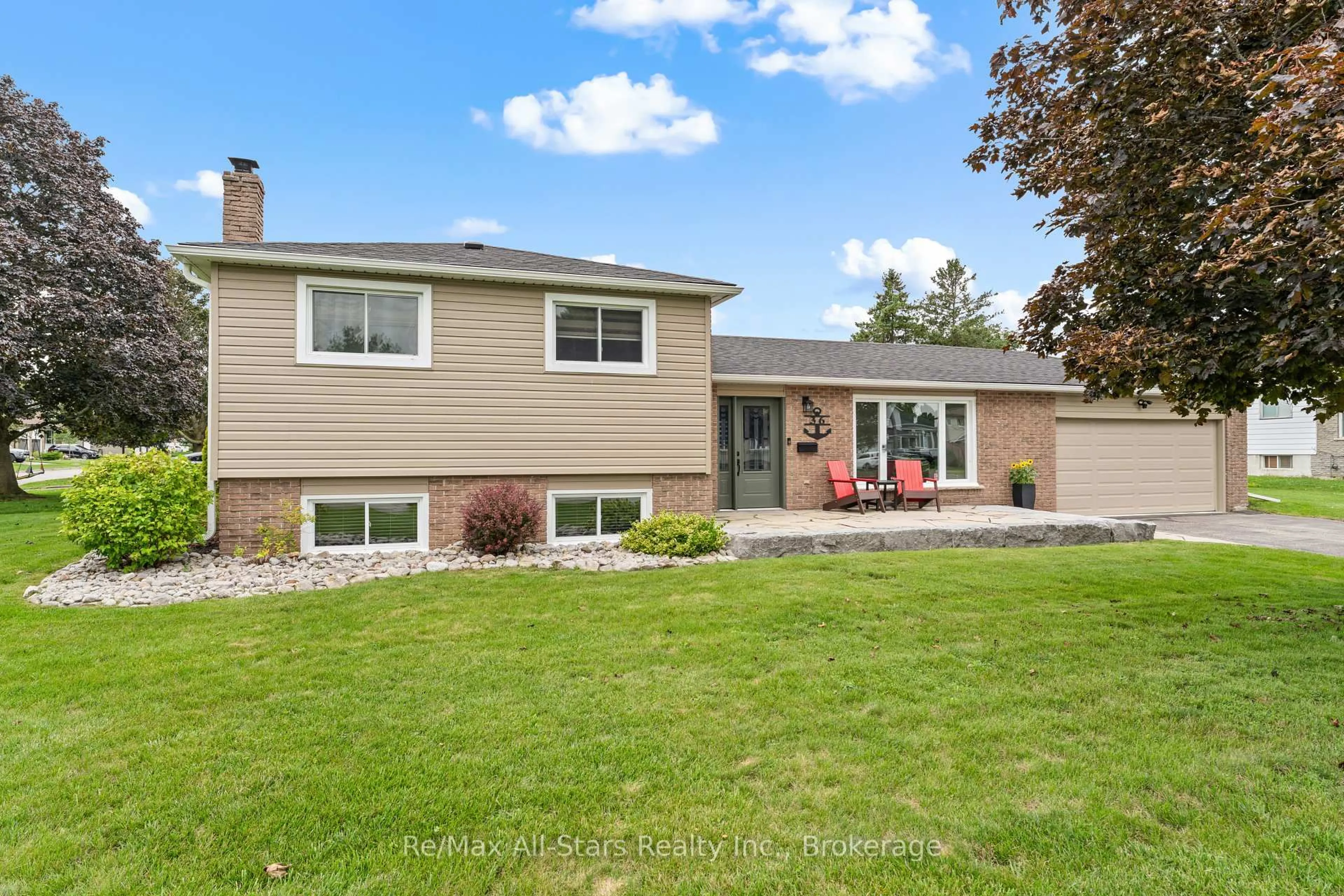 Home with vinyl exterior material, street for 36 Edgewood Dr, Kawartha Lakes Ontario K9V 4W4