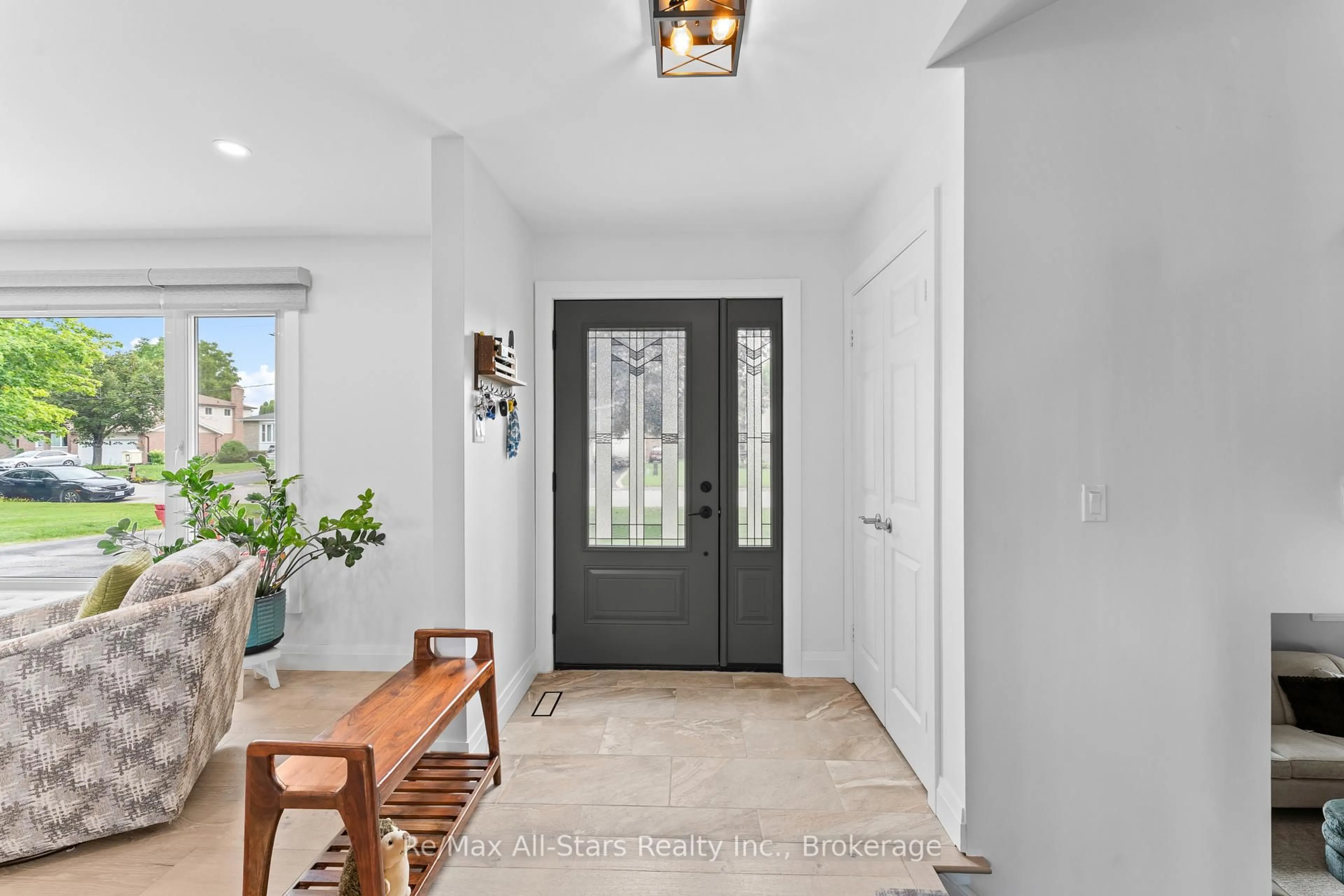 Indoor entryway for 36 Edgewood Dr, Kawartha Lakes Ontario K9V 4W4