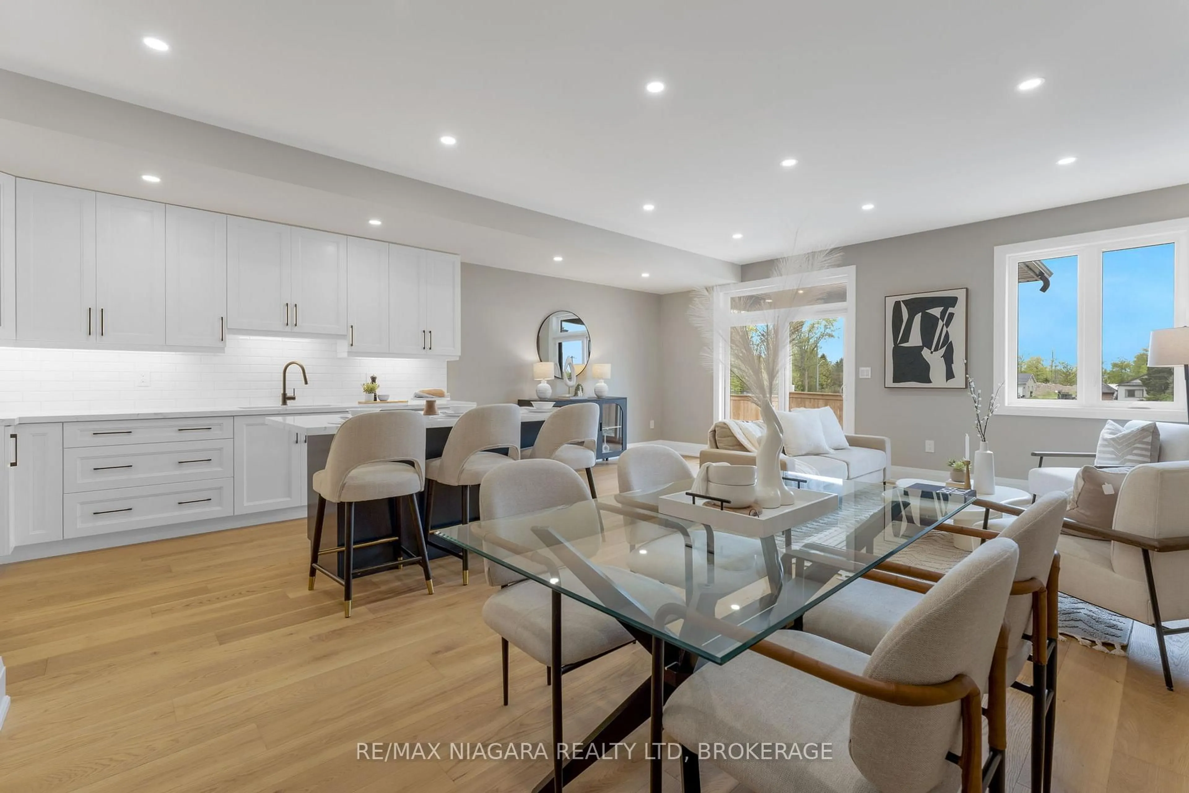 Open concept kitchen, unknown for 6200 Curlin Cres, Niagara Falls Ontario L2H 0B8