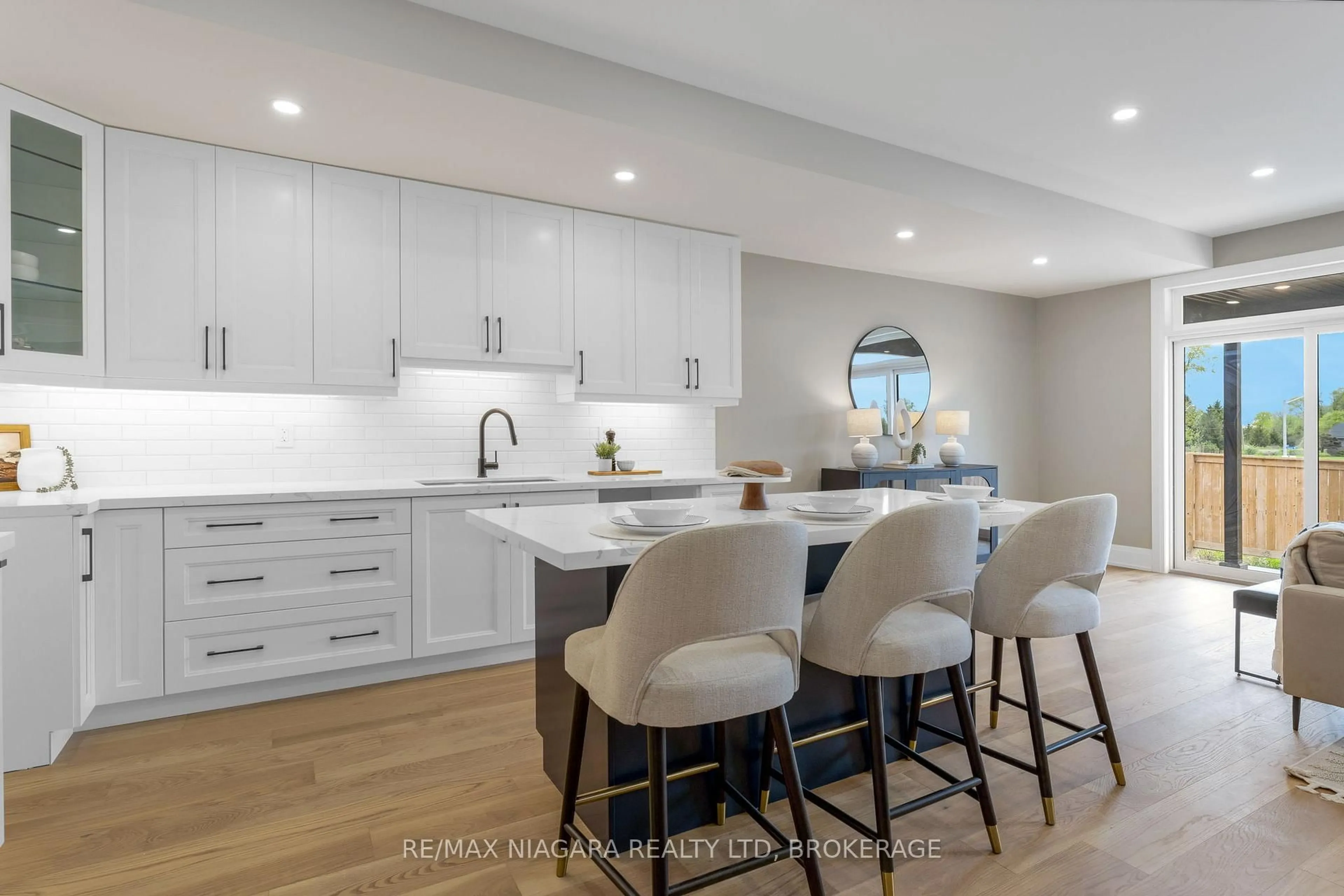 Open concept kitchen, ceramic/tile floor for 6200 Curlin Cres, Niagara Falls Ontario L2H 0B8