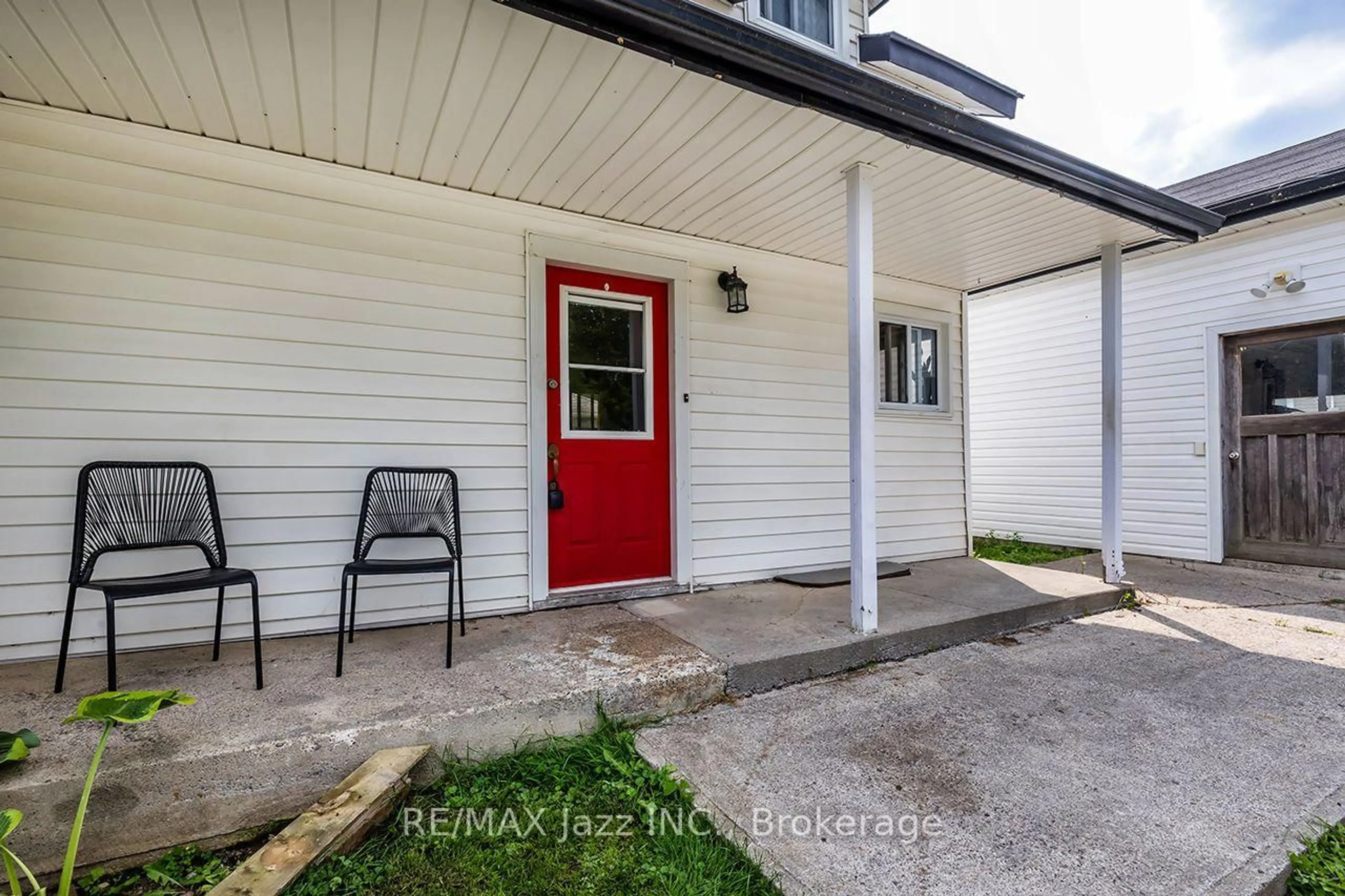 Indoor entryway for 7 Union St, Cavan Monaghan Ontario L0A 1G0