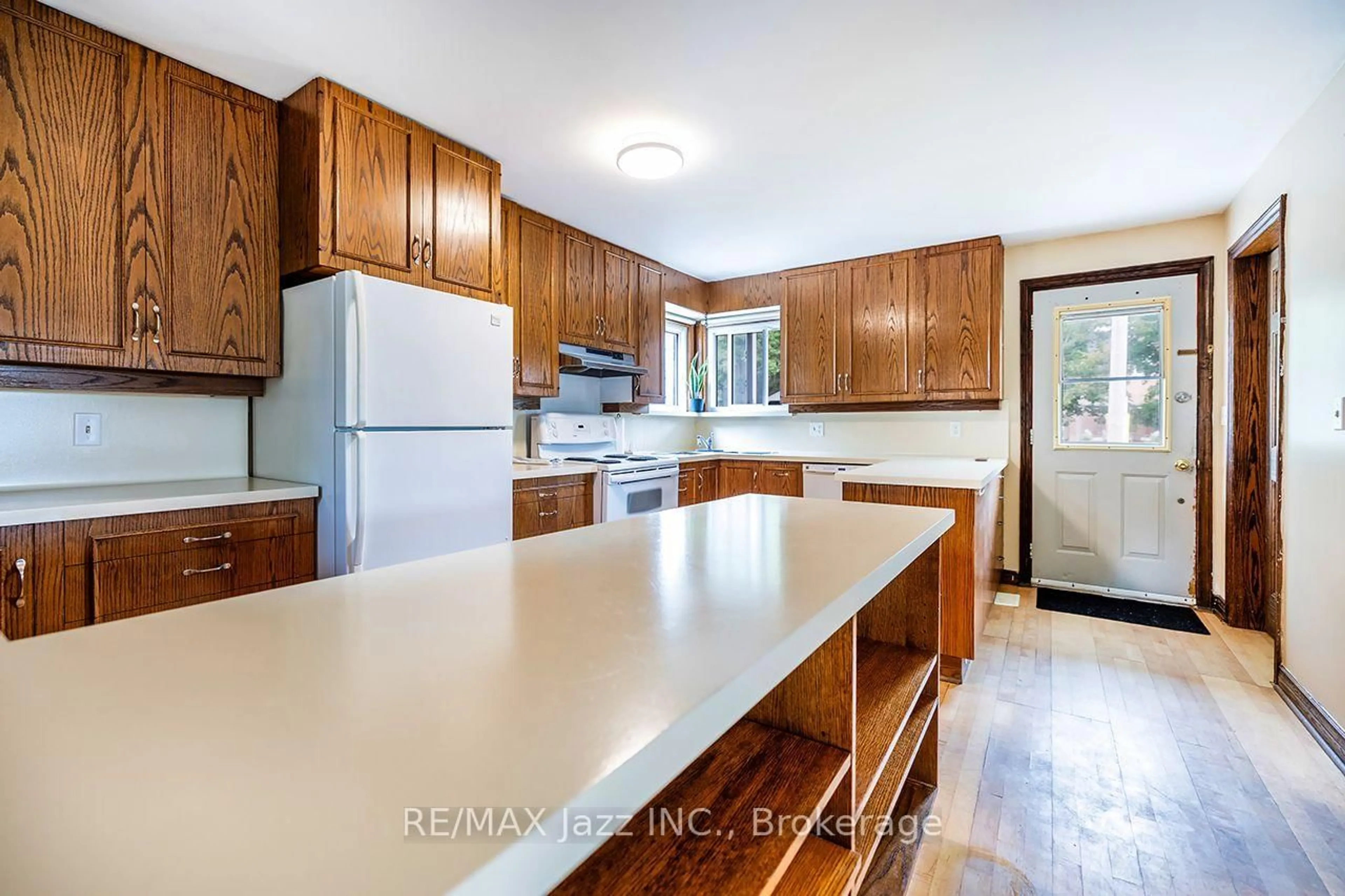 Open concept kitchen, unknown for 7 Union St, Cavan Monaghan Ontario L0A 1G0