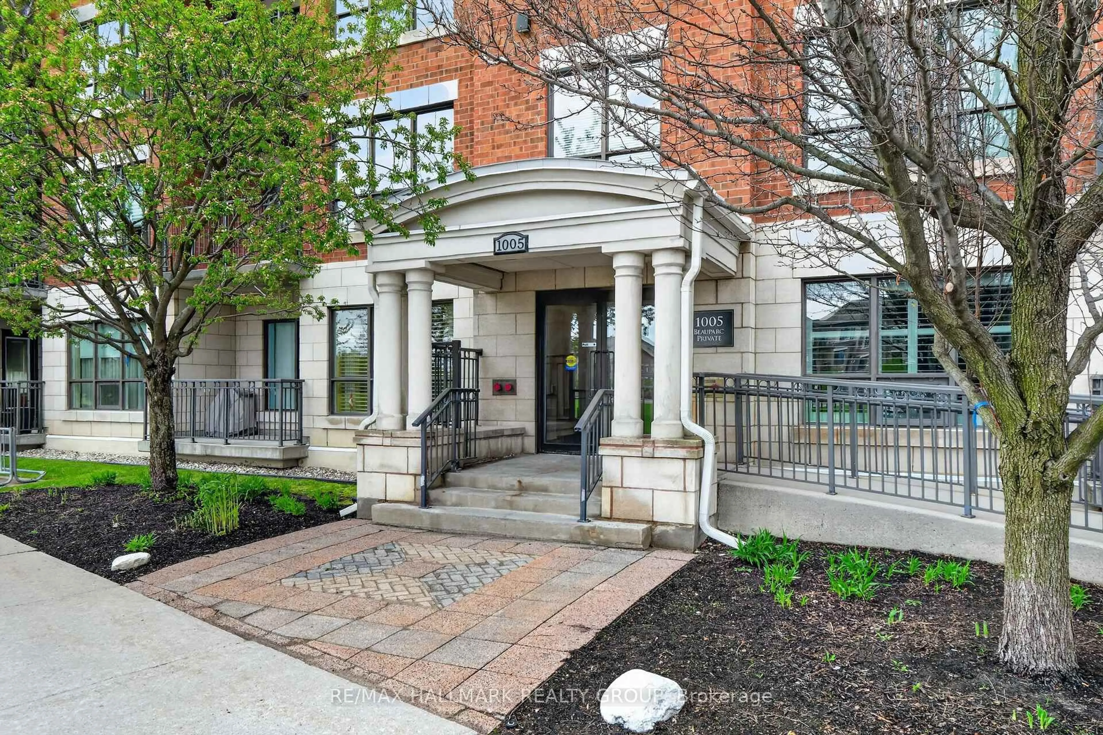 Unknown for 1005 Beauparc Private #301, Ottawa Ontario K1J 0A1
