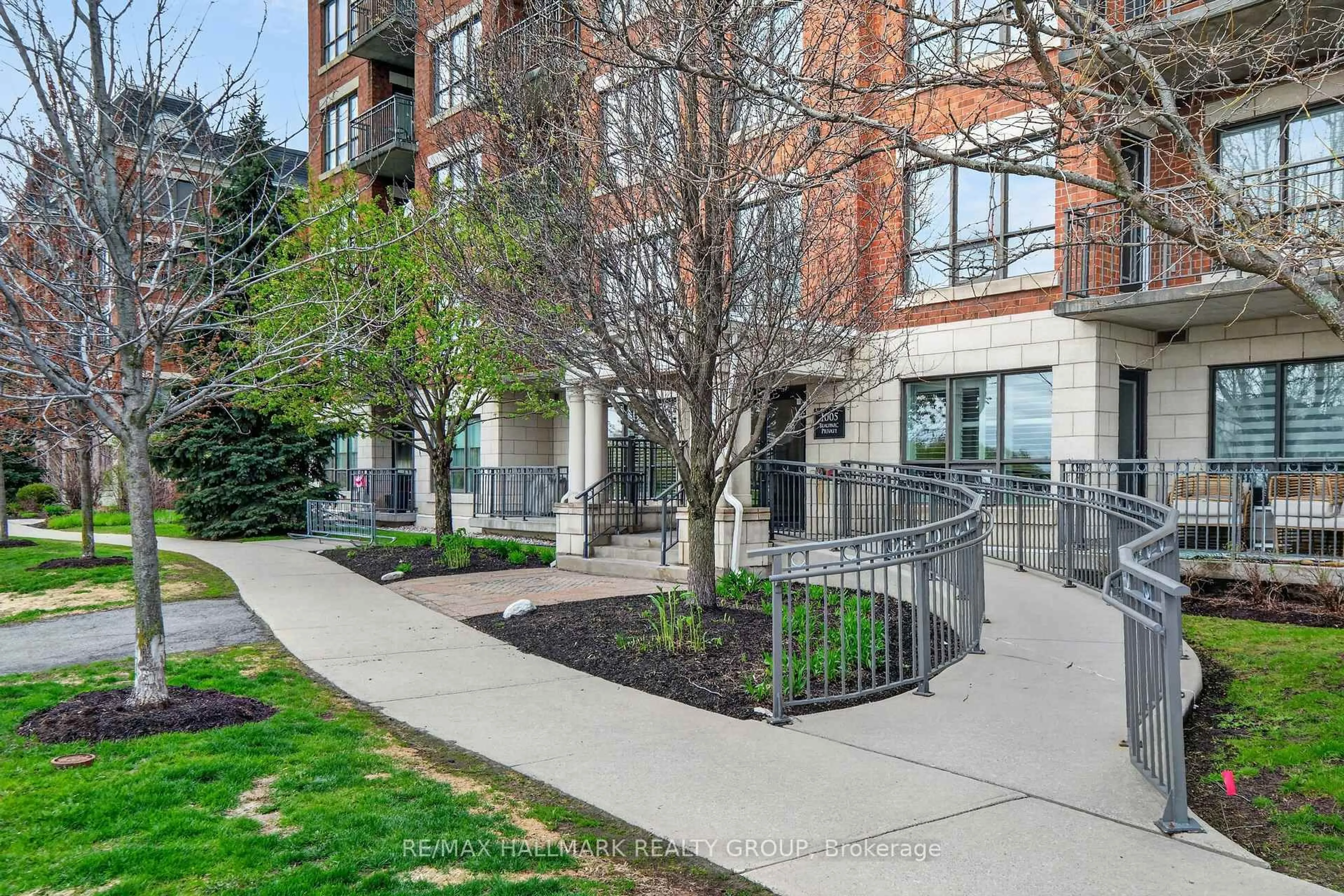 Patio, street for 1005 Beauparc Private #301, Ottawa Ontario K1J 0A1
