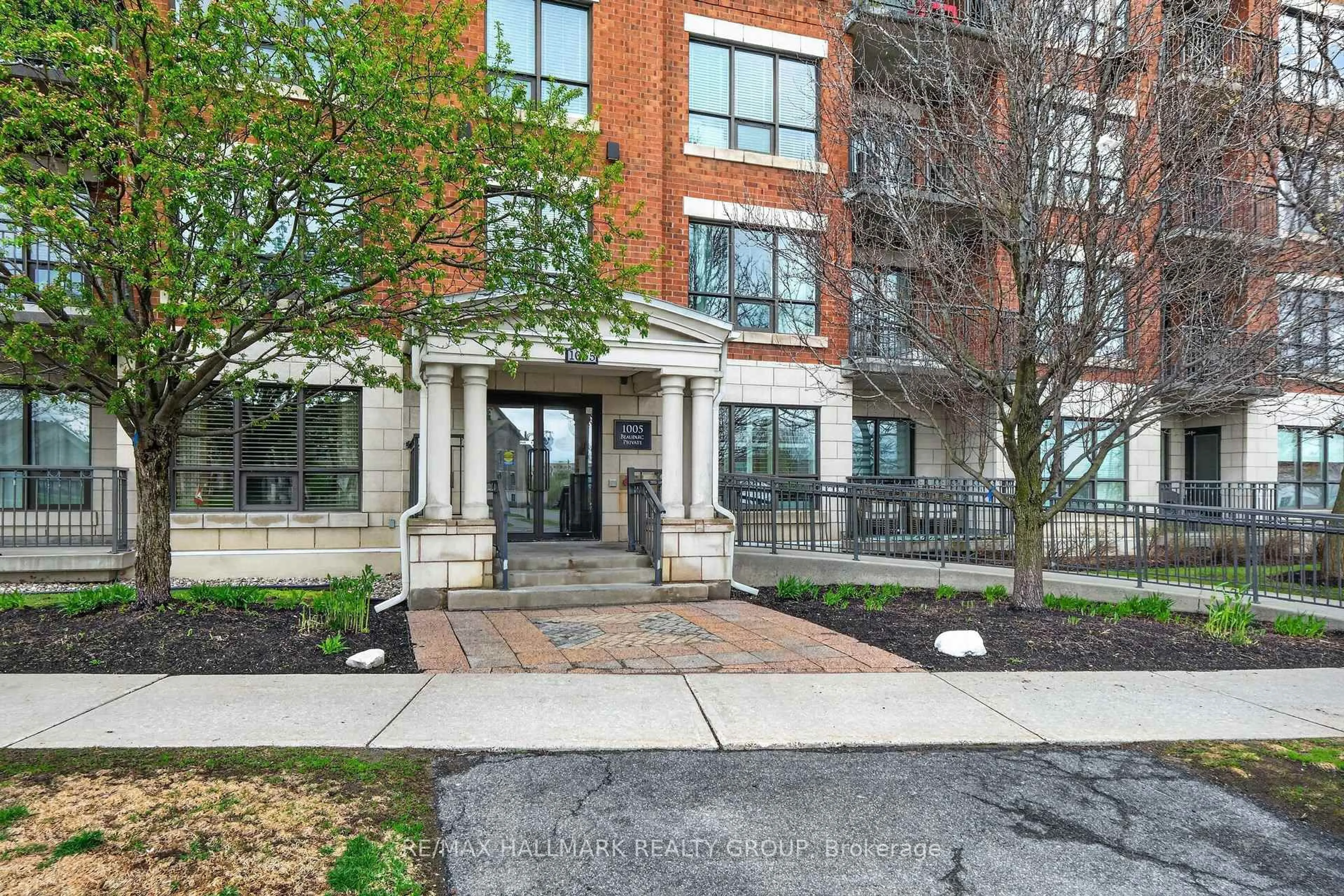Unknown for 1005 Beauparc Private #301, Ottawa Ontario K1J 0A1