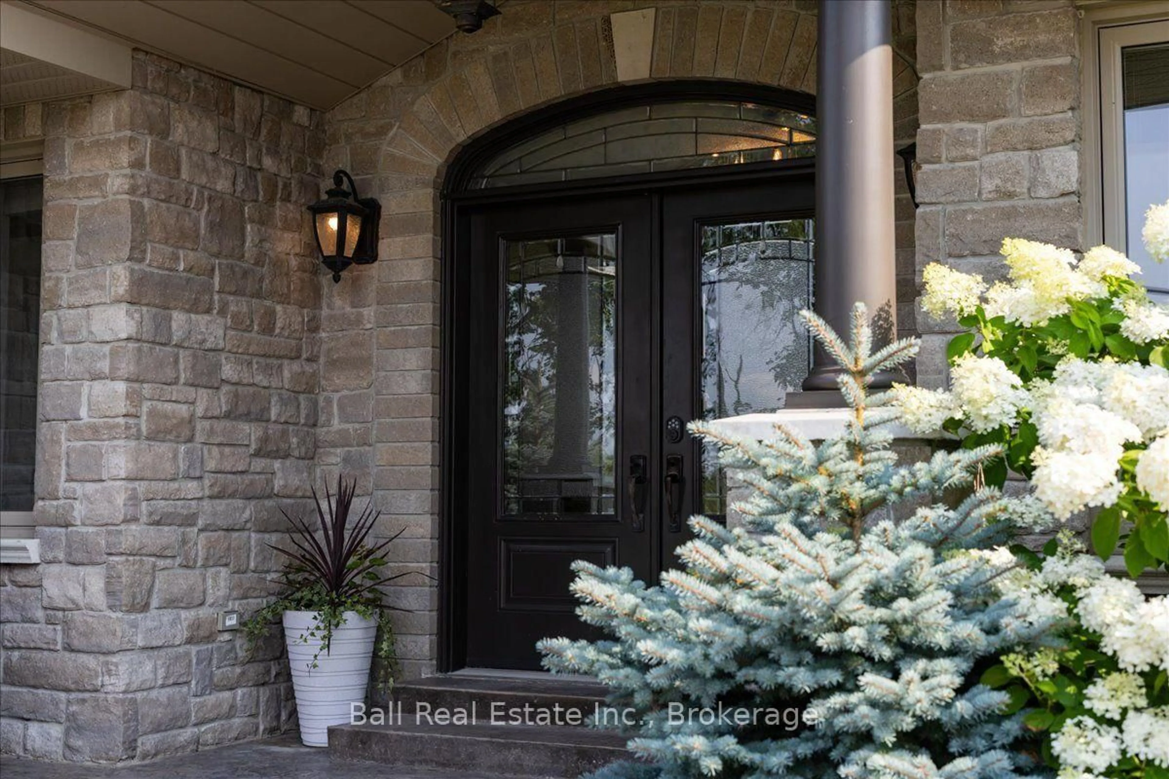 Indoor entryway for 1035 Listowel Line, Selwyn Ontario K0L 1T0