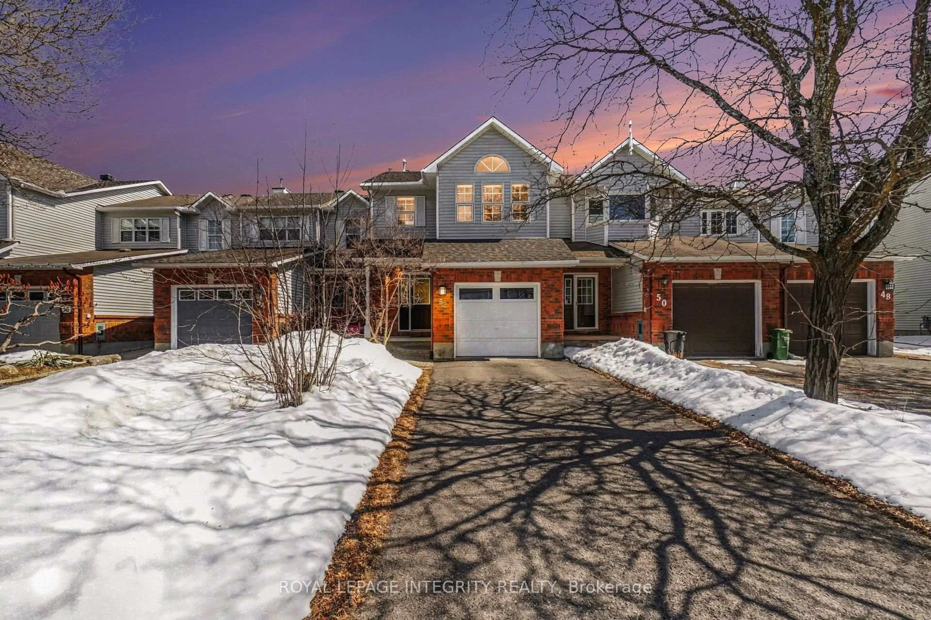 A pic from outside/outdoor area/front of a property/back of a property/a pic from drone, street for 52 Blackdome Cres, Ottawa Ontario K2T 1A9