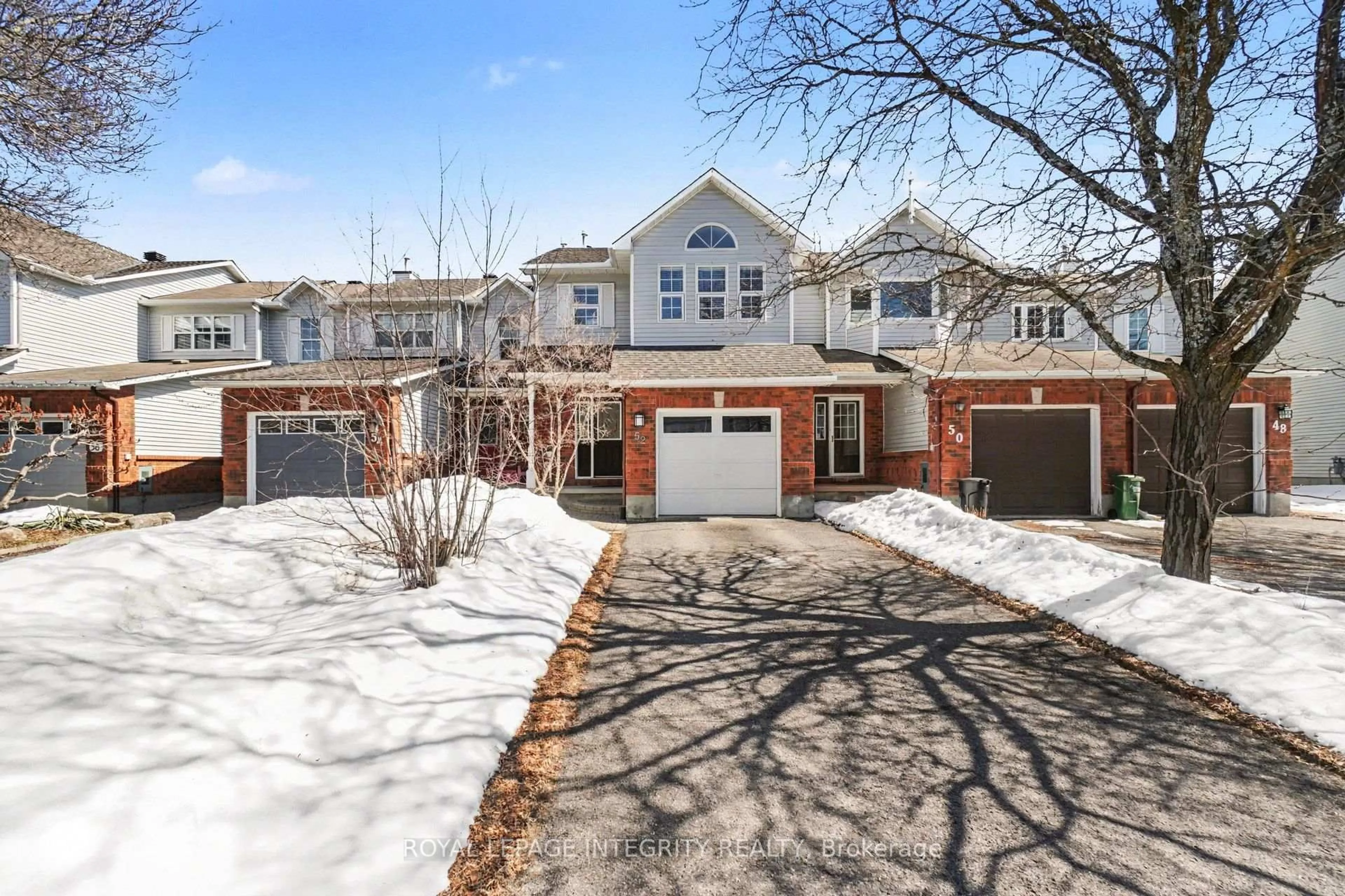 A pic from outside/outdoor area/front of a property/back of a property/a pic from drone, street for 52 Blackdome Cres, Ottawa Ontario K2T 1A9
