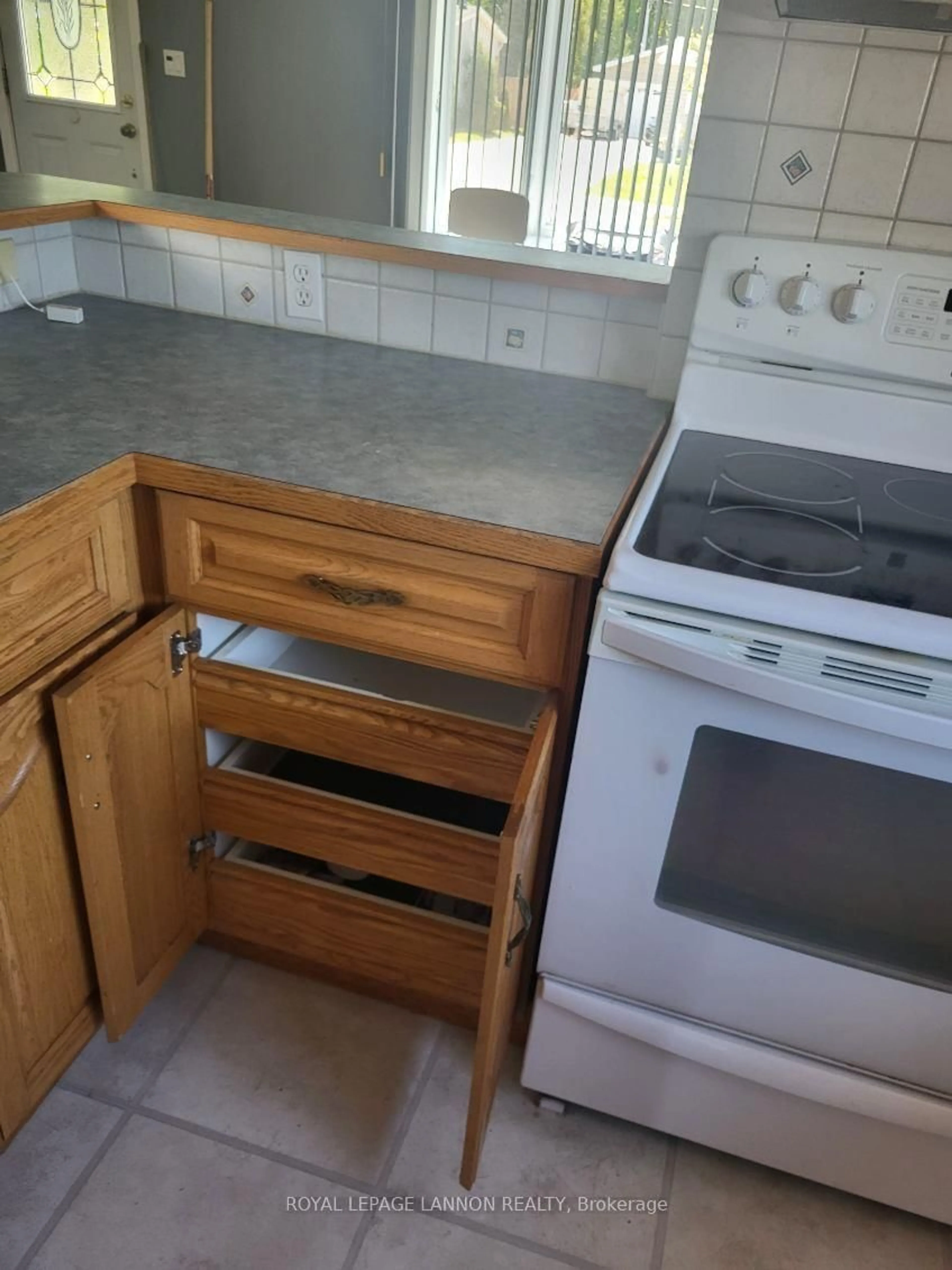 Standard kitchen, unknown for 29 BIRCH Dr, Marathon Ontario P0T 2E0