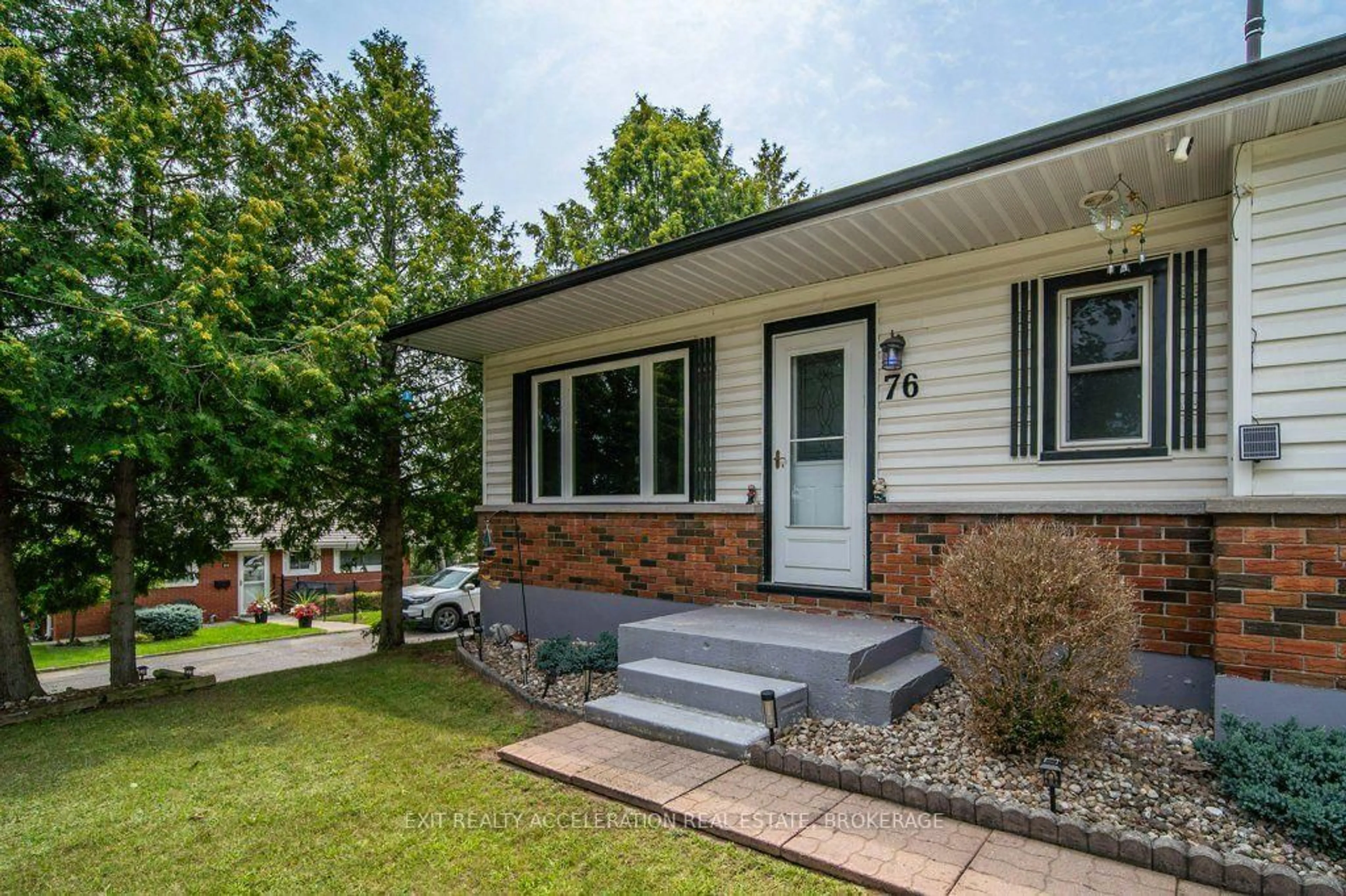 Home with vinyl exterior material, street for 76 Hessford St, Greater Napanee Ontario K7R 2Z1