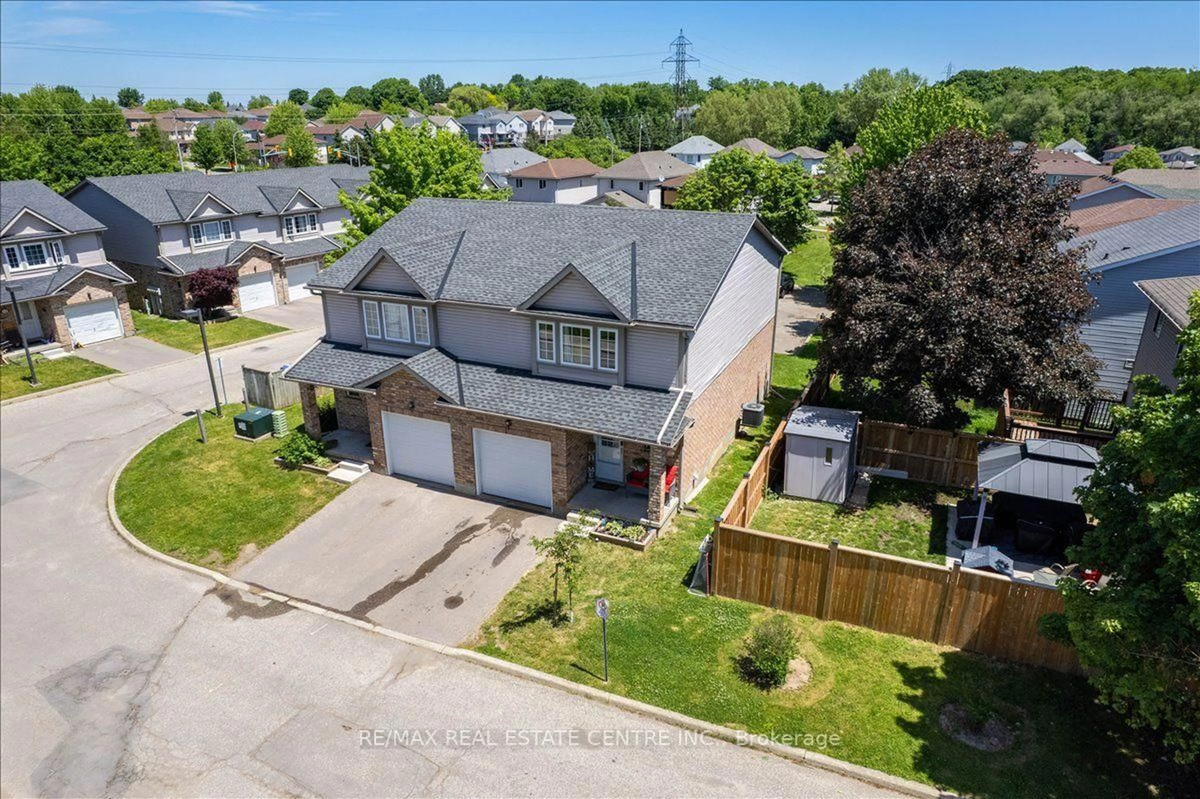A pic from outside/outdoor area/front of a property/back of a property/a pic from drone, street for 84 Westmeadow Dr #1, Kitchener Ontario N2N 3P1