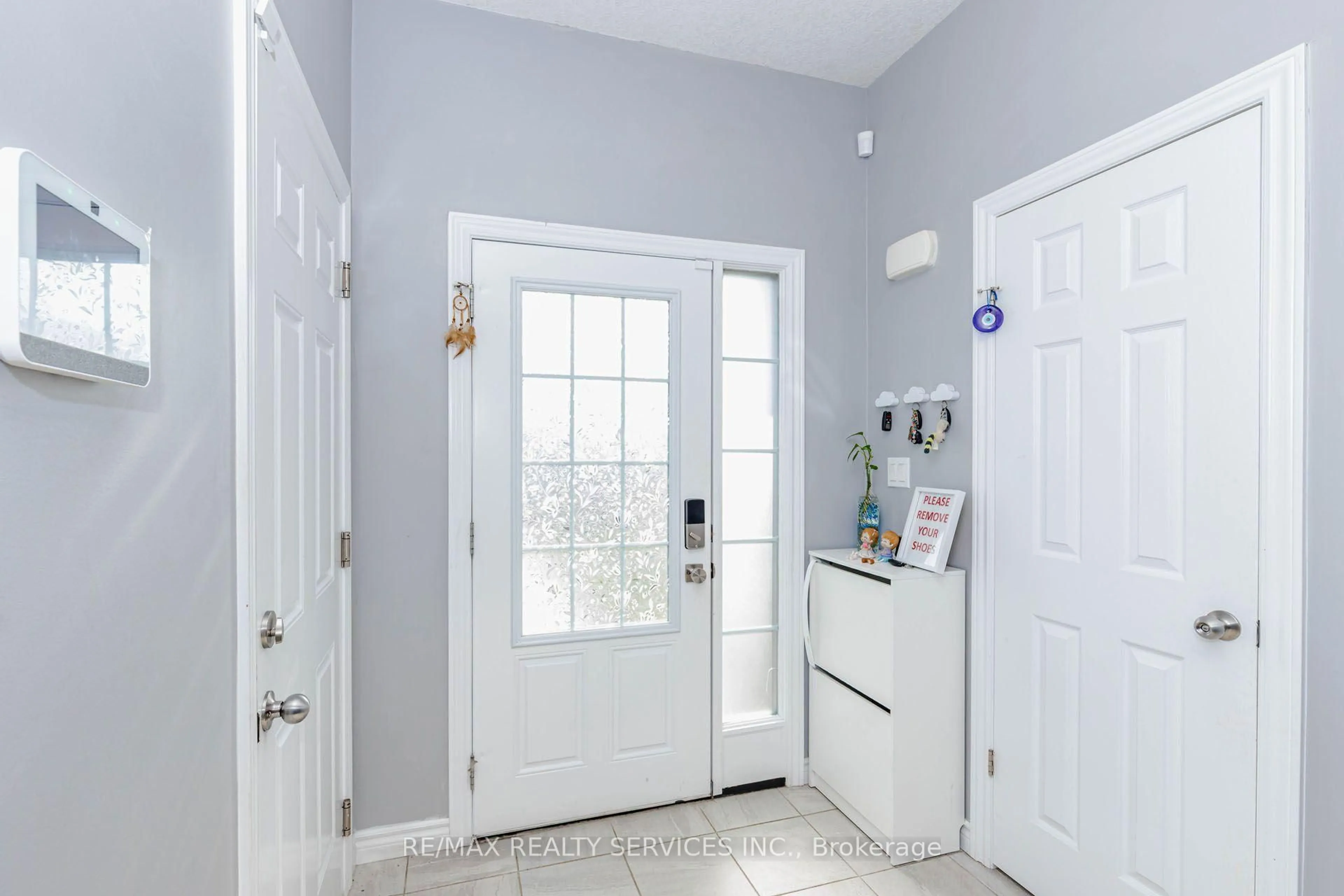 Indoor entryway for 1561 Dunkirk Ave, Woodstock Ontario N4T 0L1