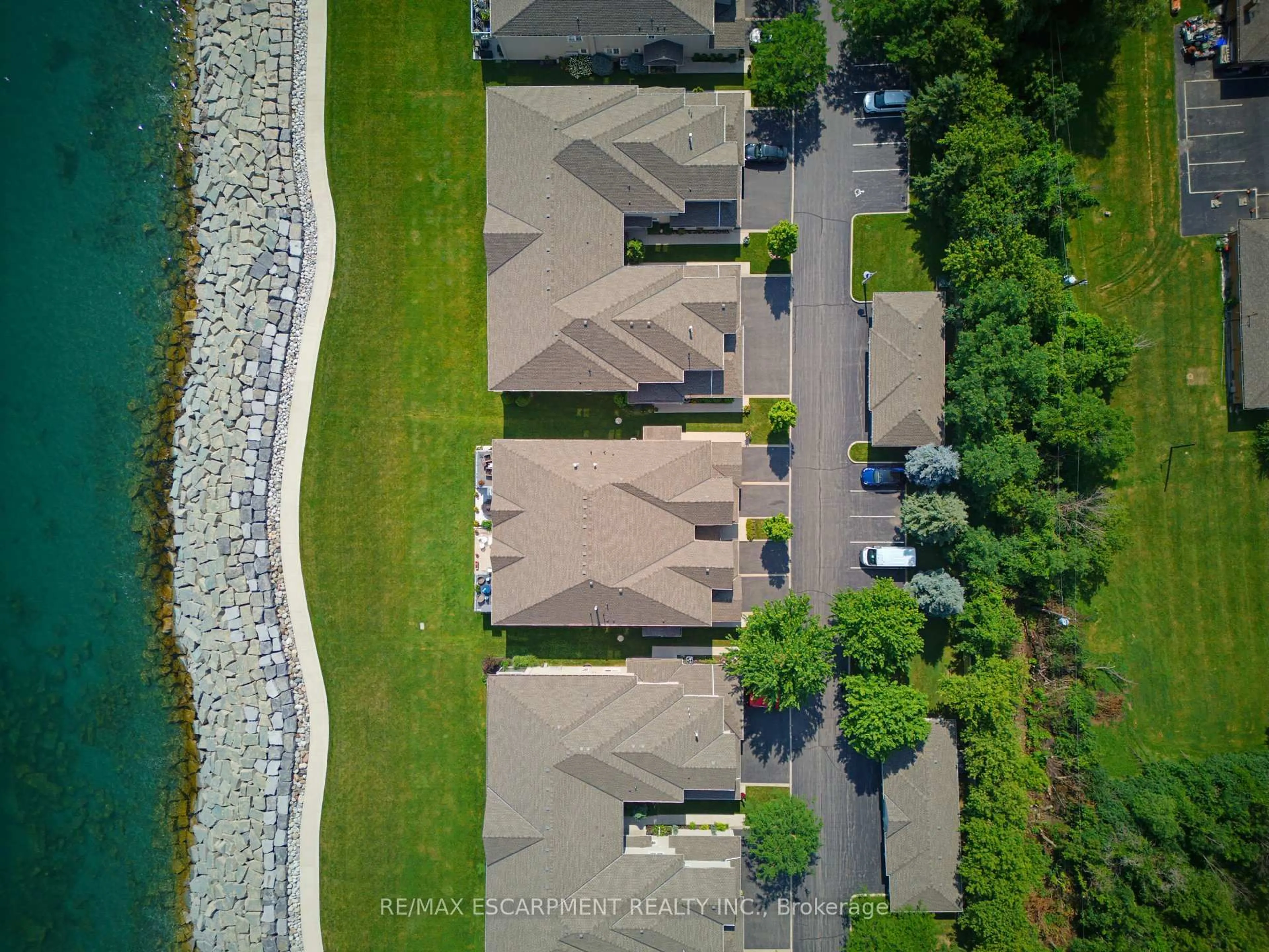 A pic from outside/outdoor area/front of a property/back of a property/a pic from drone, unknown for 484 Millen Rd #15, Hamilton Ontario L8E 6G4