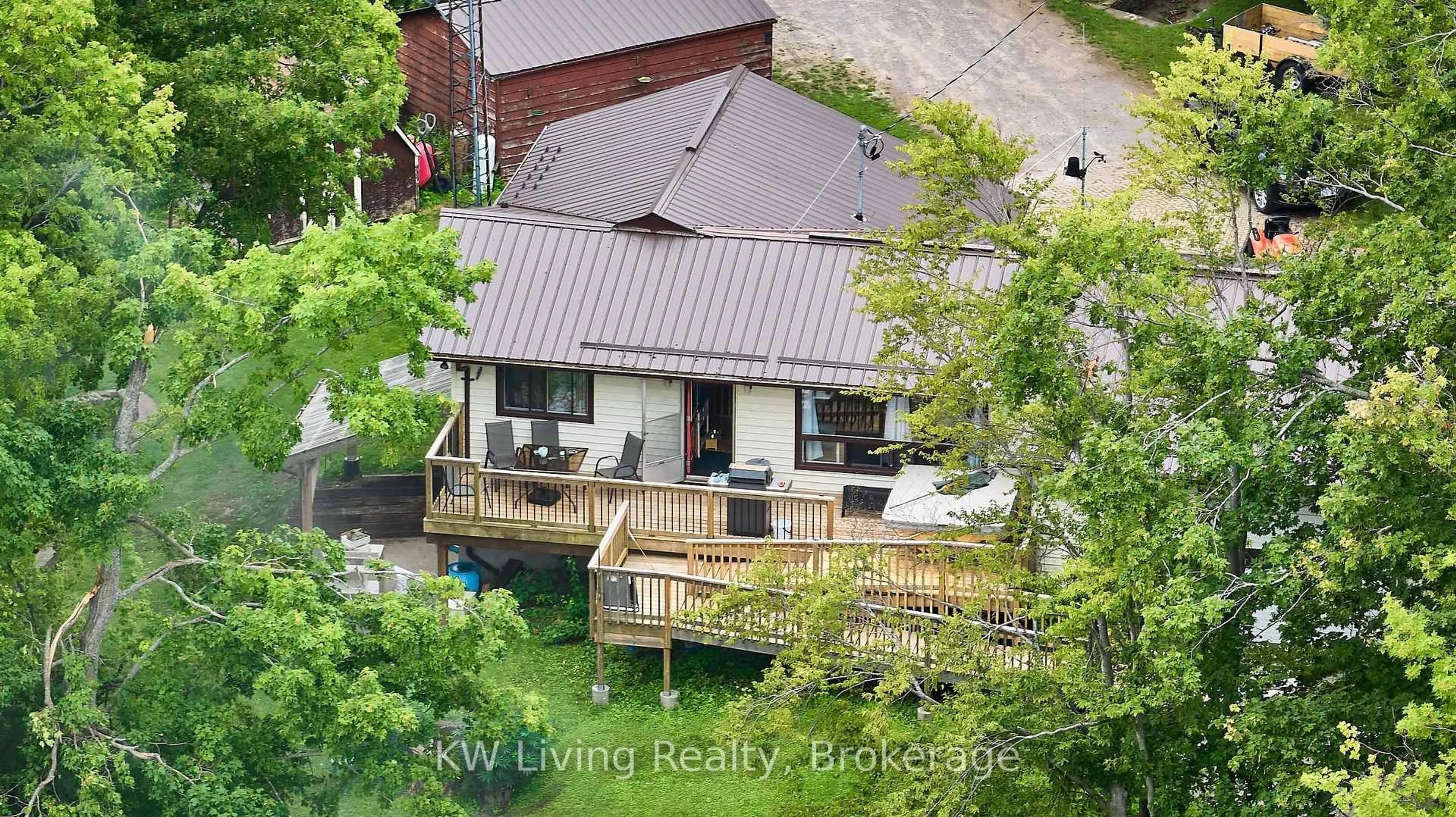A pic from outside/outdoor area/front of a property/back of a property/a pic from drone, city buildings view from balcony for 40 Butternut Dr, Kawartha Lakes Ontario K9V 4R1