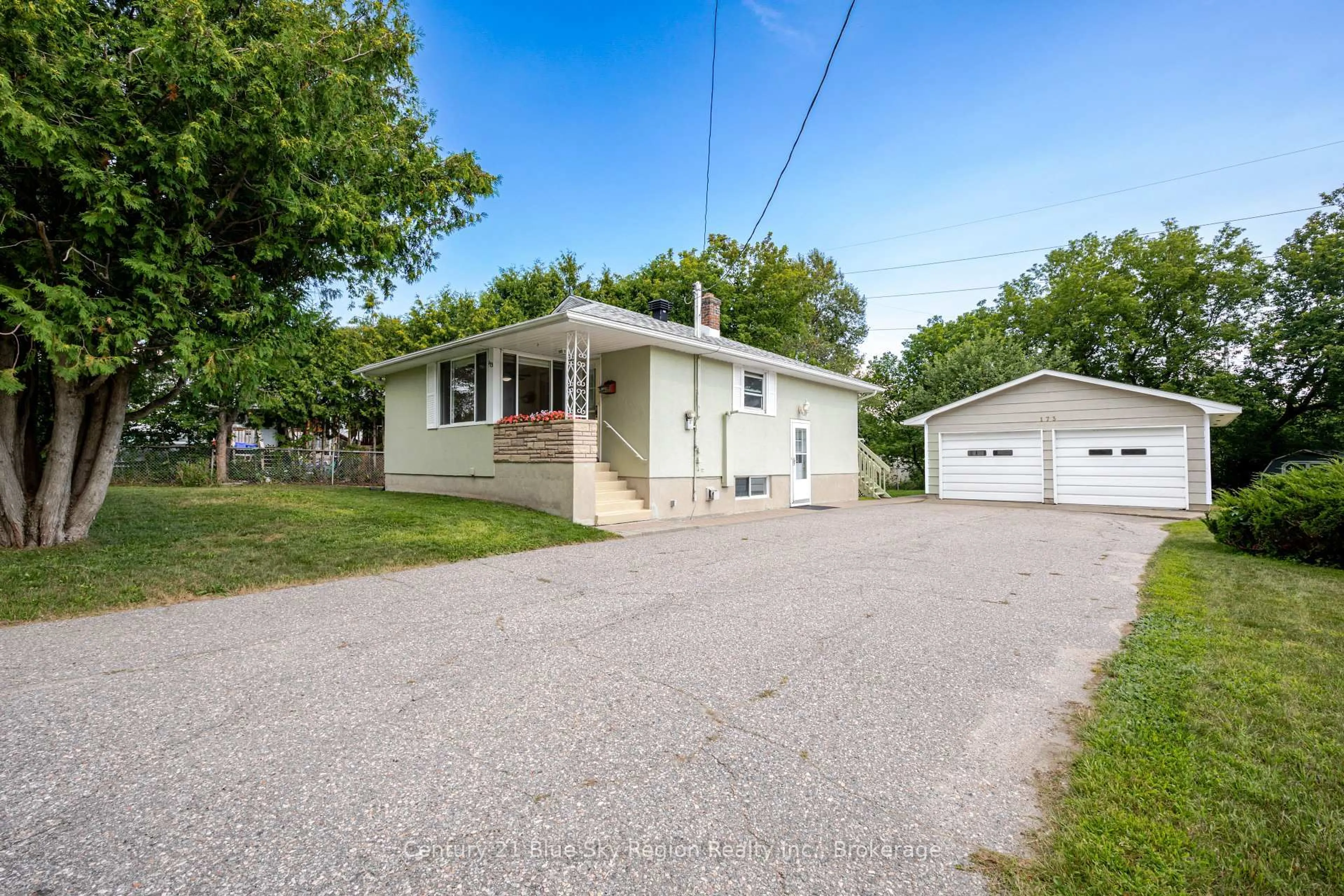 A pic from outside/outdoor area/front of a property/back of a property/a pic from drone, street for 173 Milani Rd, North Bay Ontario P1B 7P4