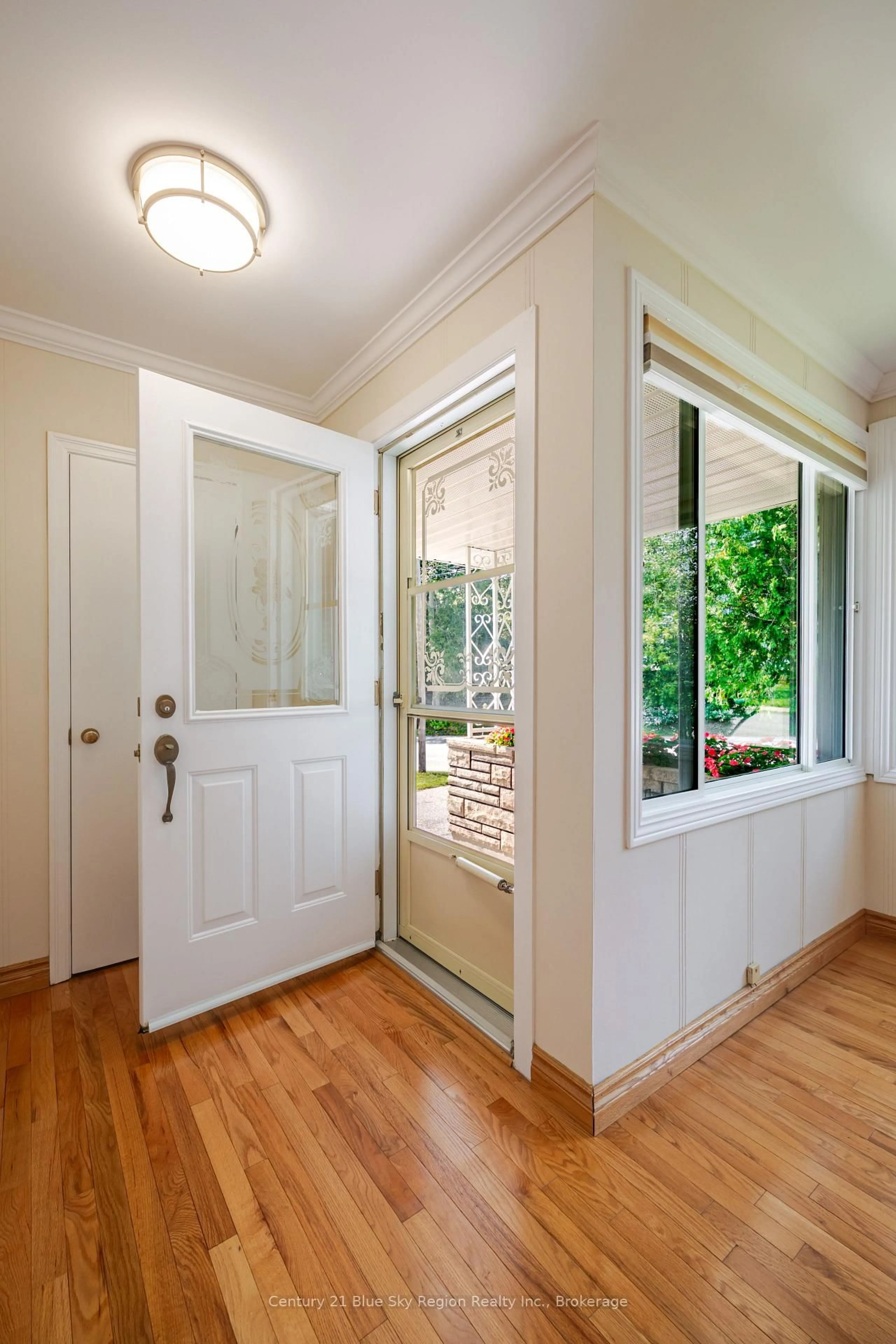 Indoor entryway for 173 Milani Rd, North Bay Ontario P1B 7P4